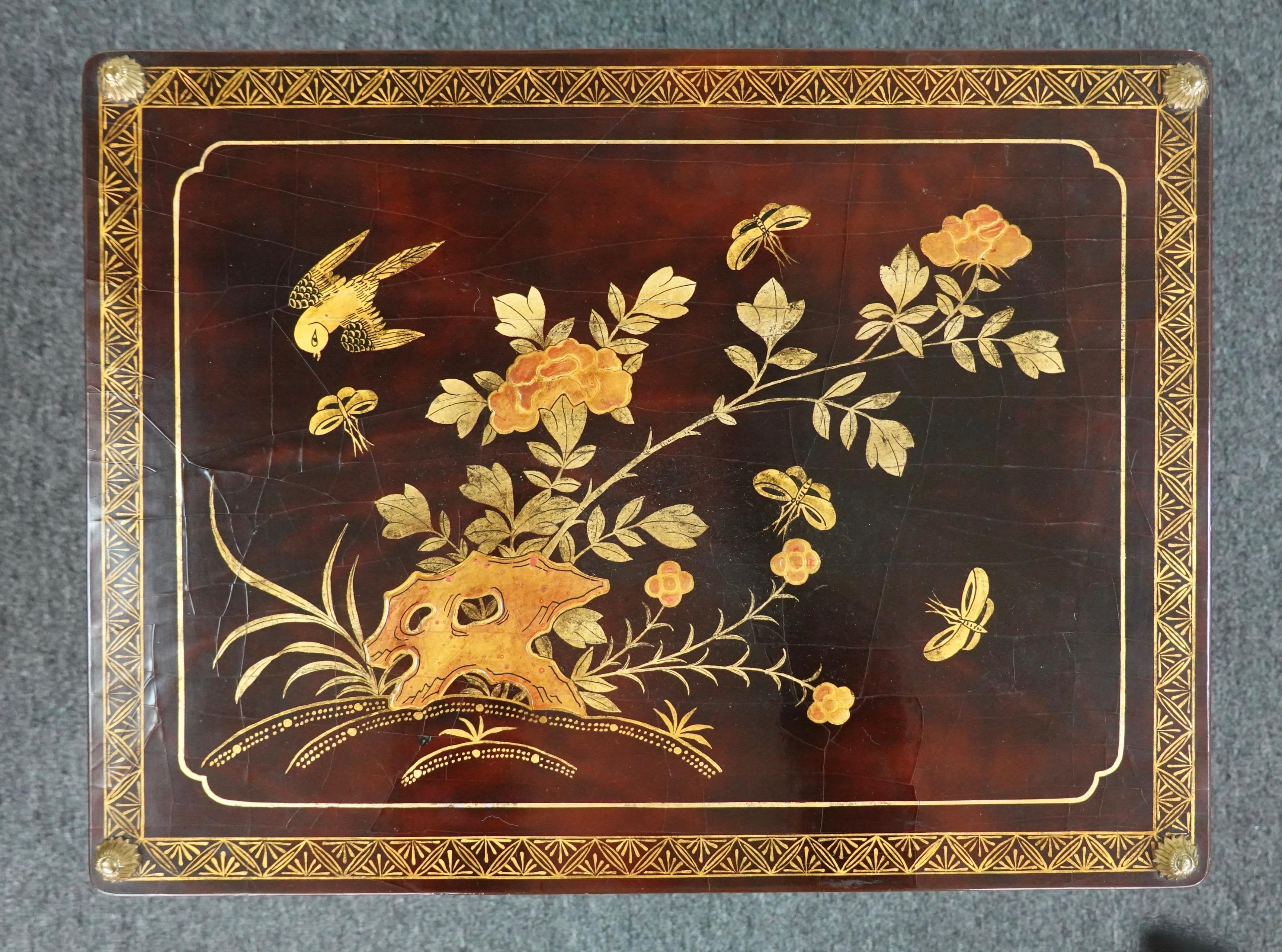 20ième siècle Paire de tables d'appoint chinoises à trois niveaux de la Maison Baguès, France en vente