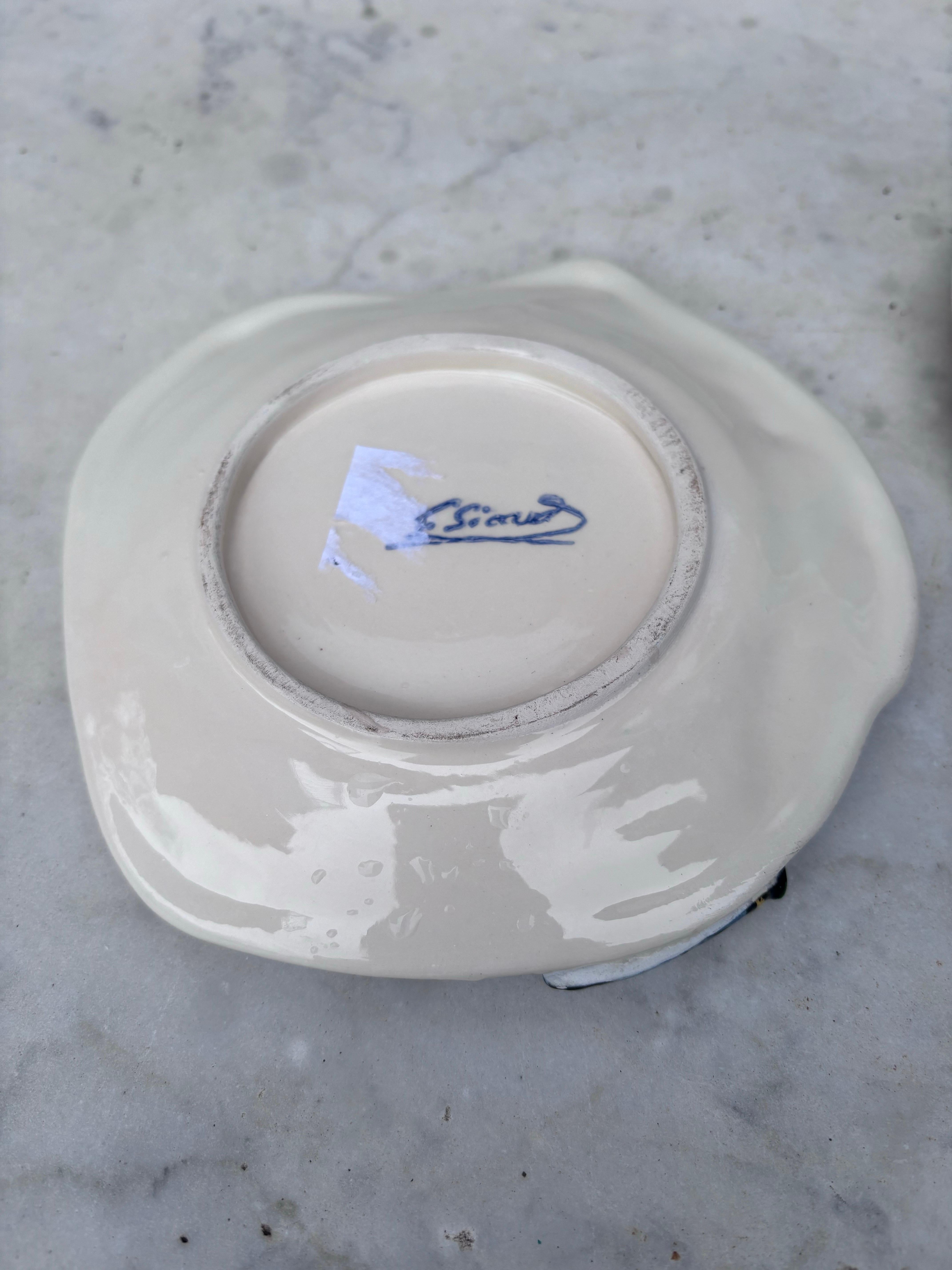 Pareja de tazas y platillos de mayólica francesa Cicada Louis Sicard Circa 1900 principios del siglo XX en venta