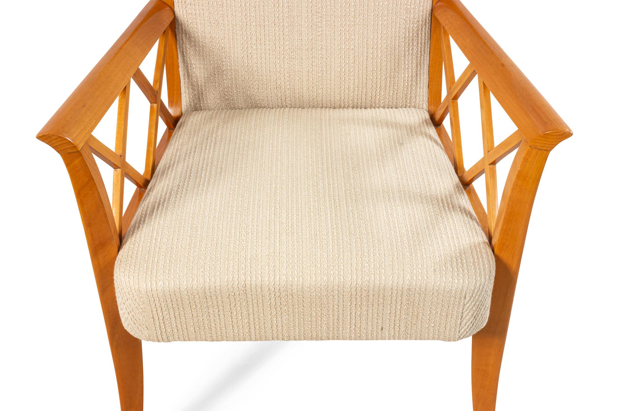 Coppia di poltrone imbottite in acero francese a reticolo beige in vendita 4