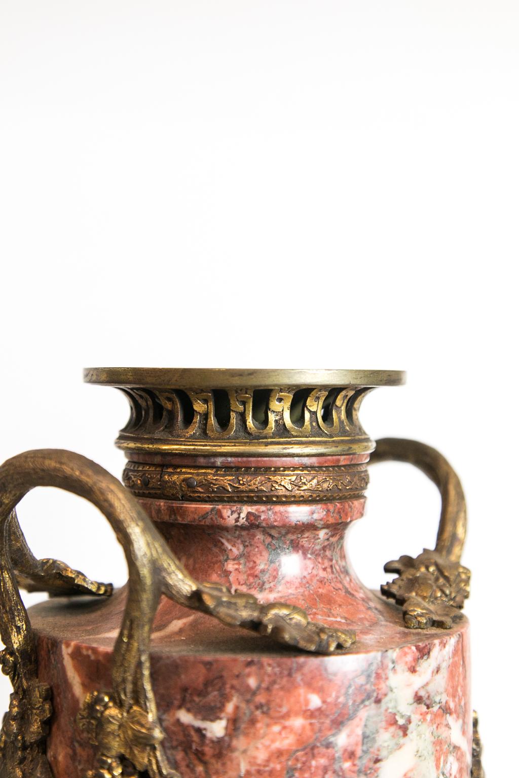 Paar französische Marmor- und Ormolu-Kassetten 6