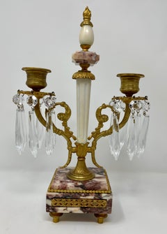 Paar französische Kerzenständer aus Marmor, Bronze und Kristall