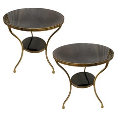 Paire de tables d'appoint françaises en marbre et bronze