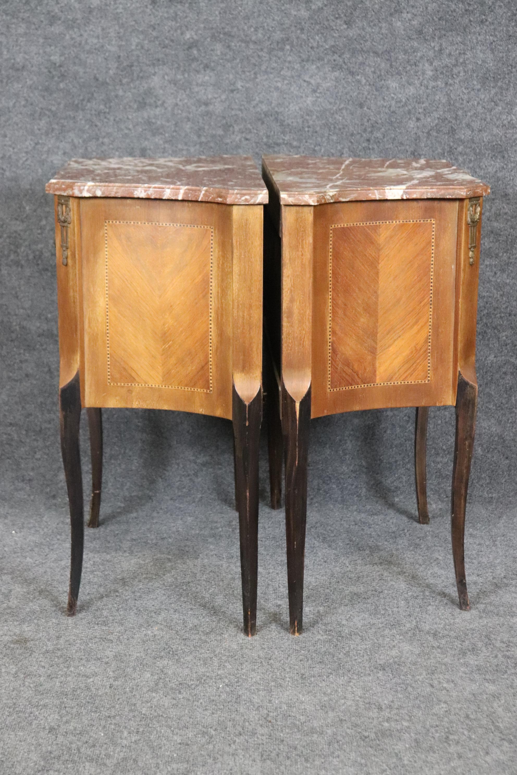 Early 20th Century Pair of French Marble Top Nightstands Louis XV For Sale