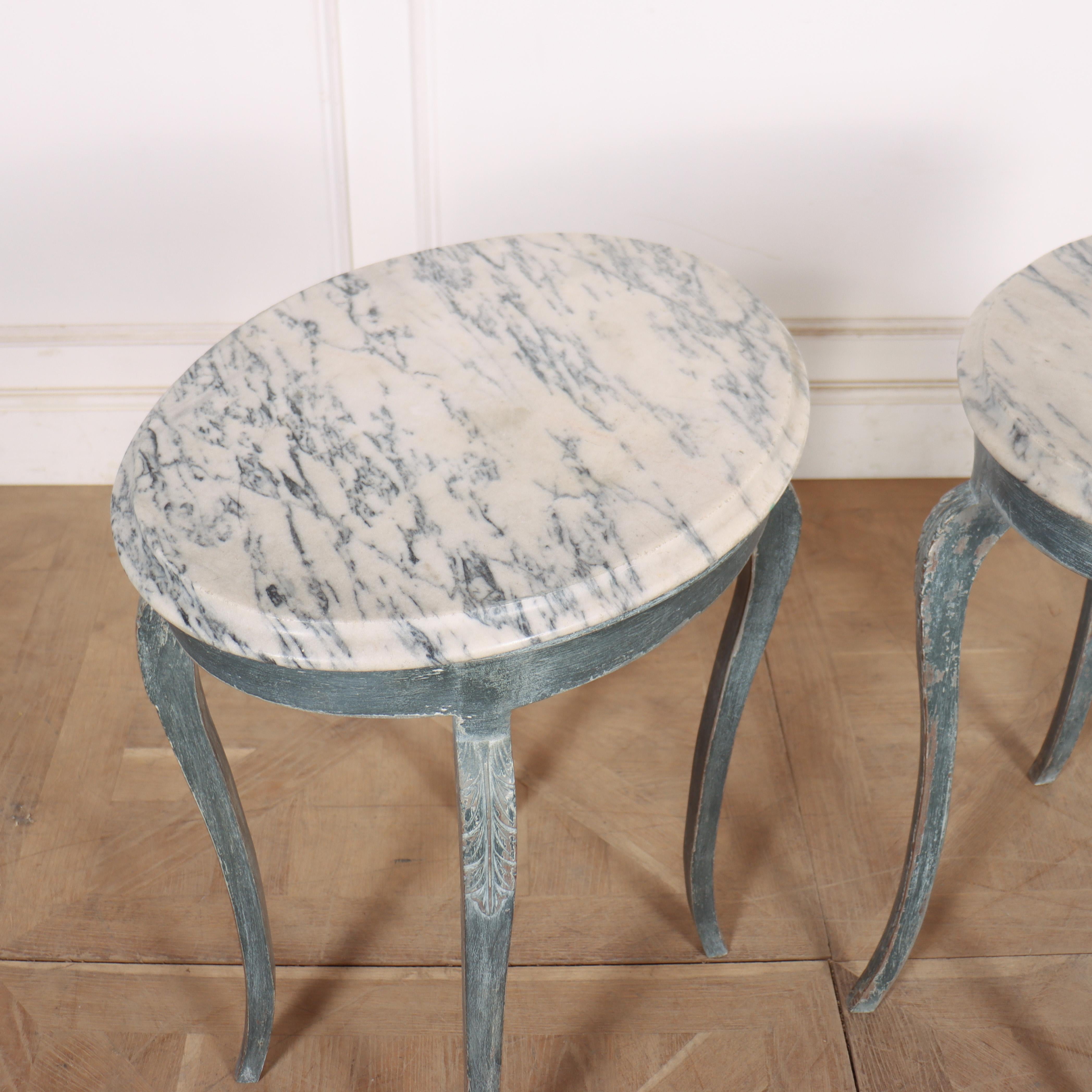 Paire de tables de lampe françaises à dessus en marbre en vente 1