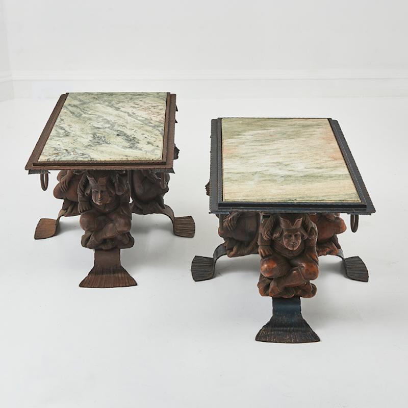 Exquise et rare paire de tables françaises à plateau de marbre des années 1950, conçues par le célèbre designer français Jean-Maurice Rothschild (1902-1998). 

Rothschild, célèbre pour son savoir-faire sophistiqué, a étudié à la prestigieuse École