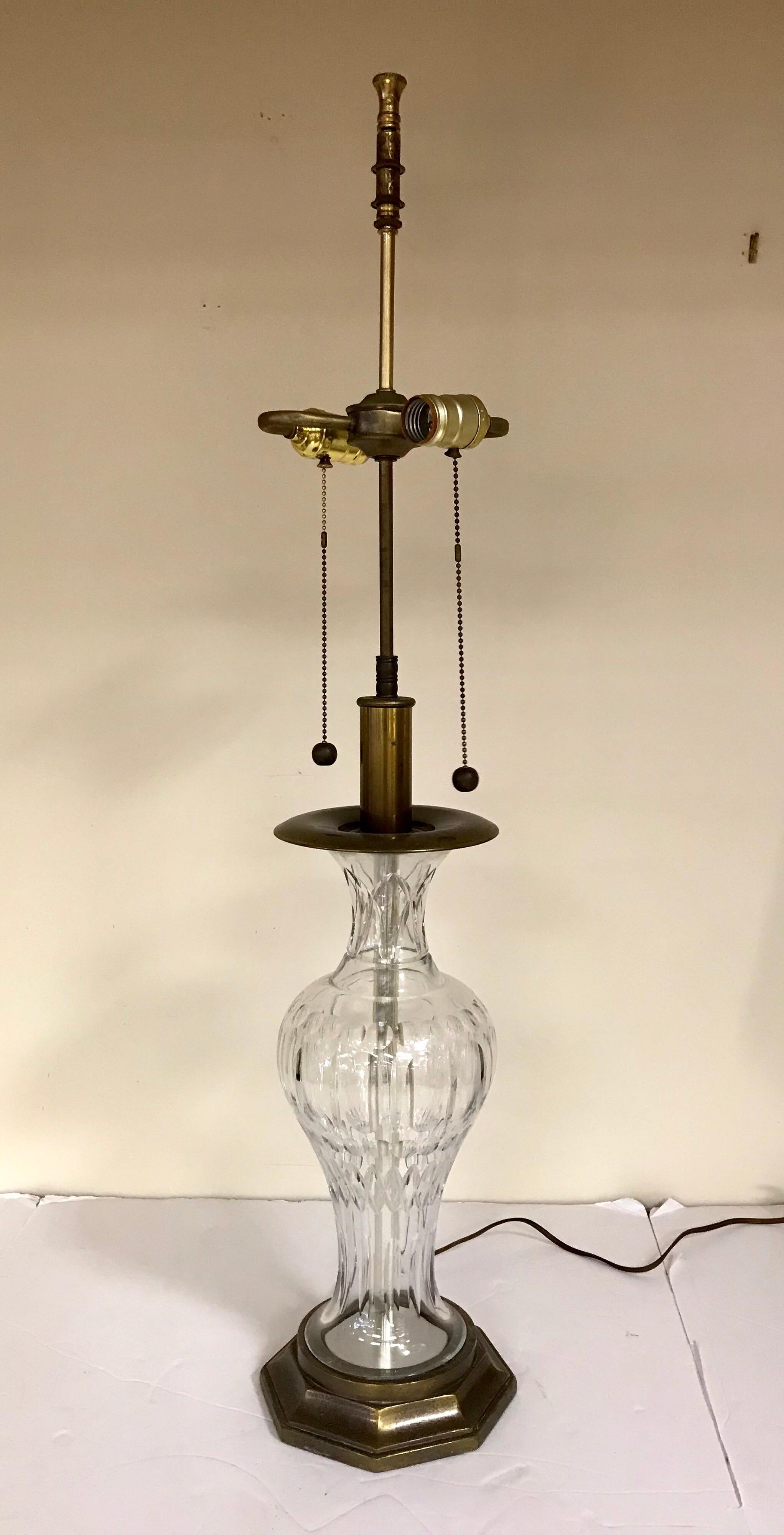 Français Paire de grandes lampes de bureau assorties françaises en cristal