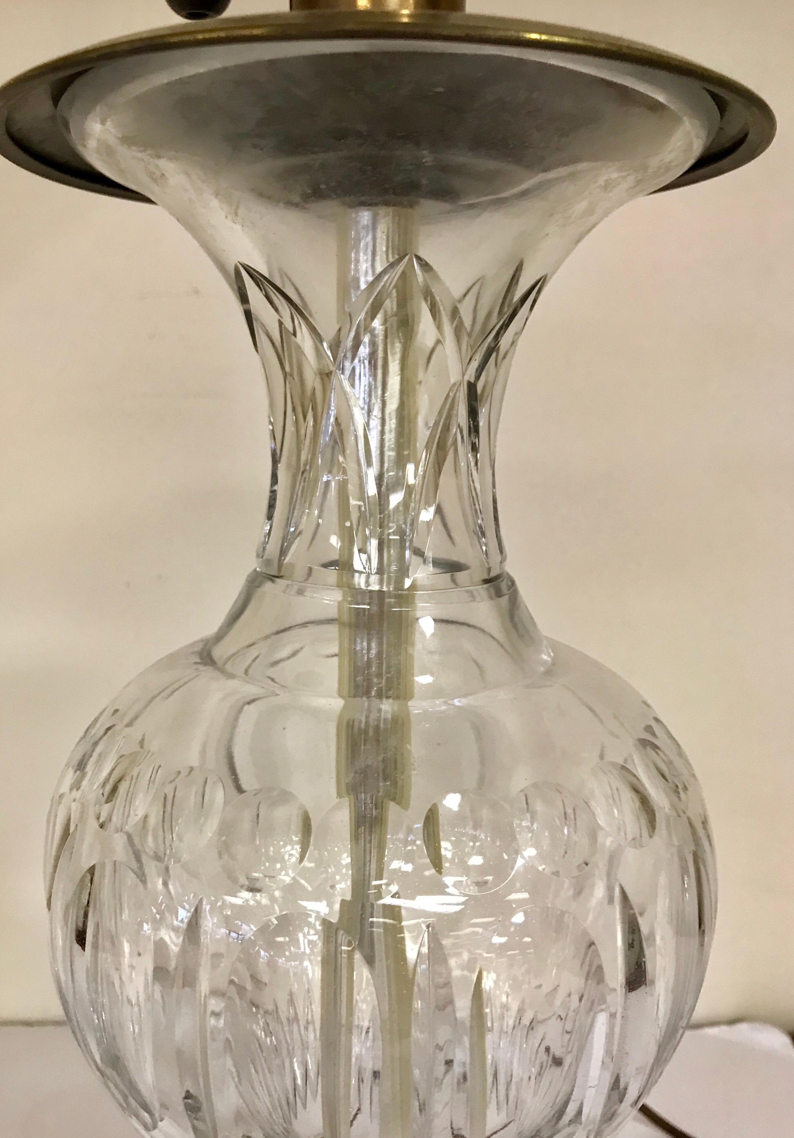 Laiton Paire de grandes lampes de bureau assorties françaises en cristal