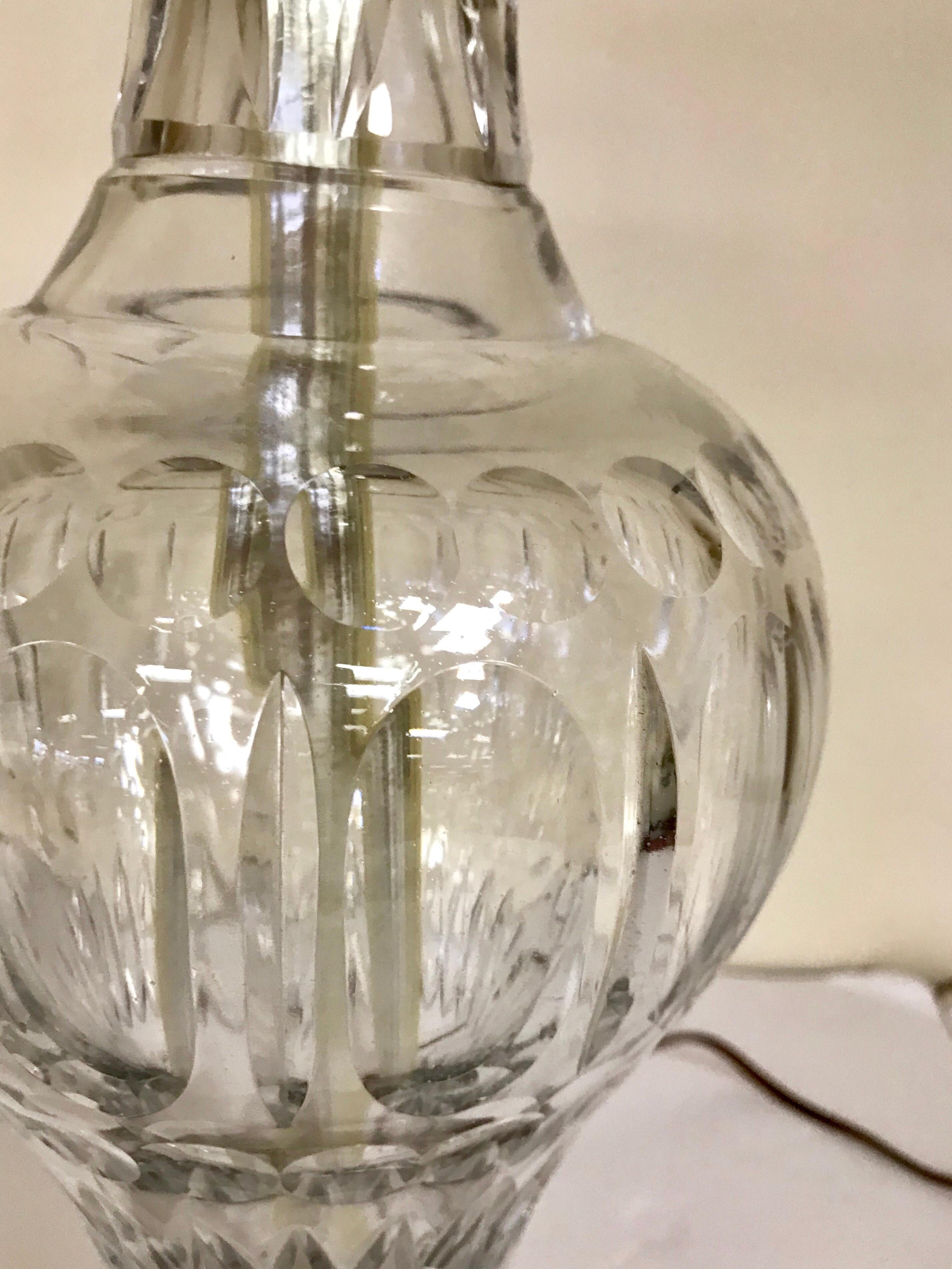 Paire de grandes lampes de bureau assorties françaises en cristal 1