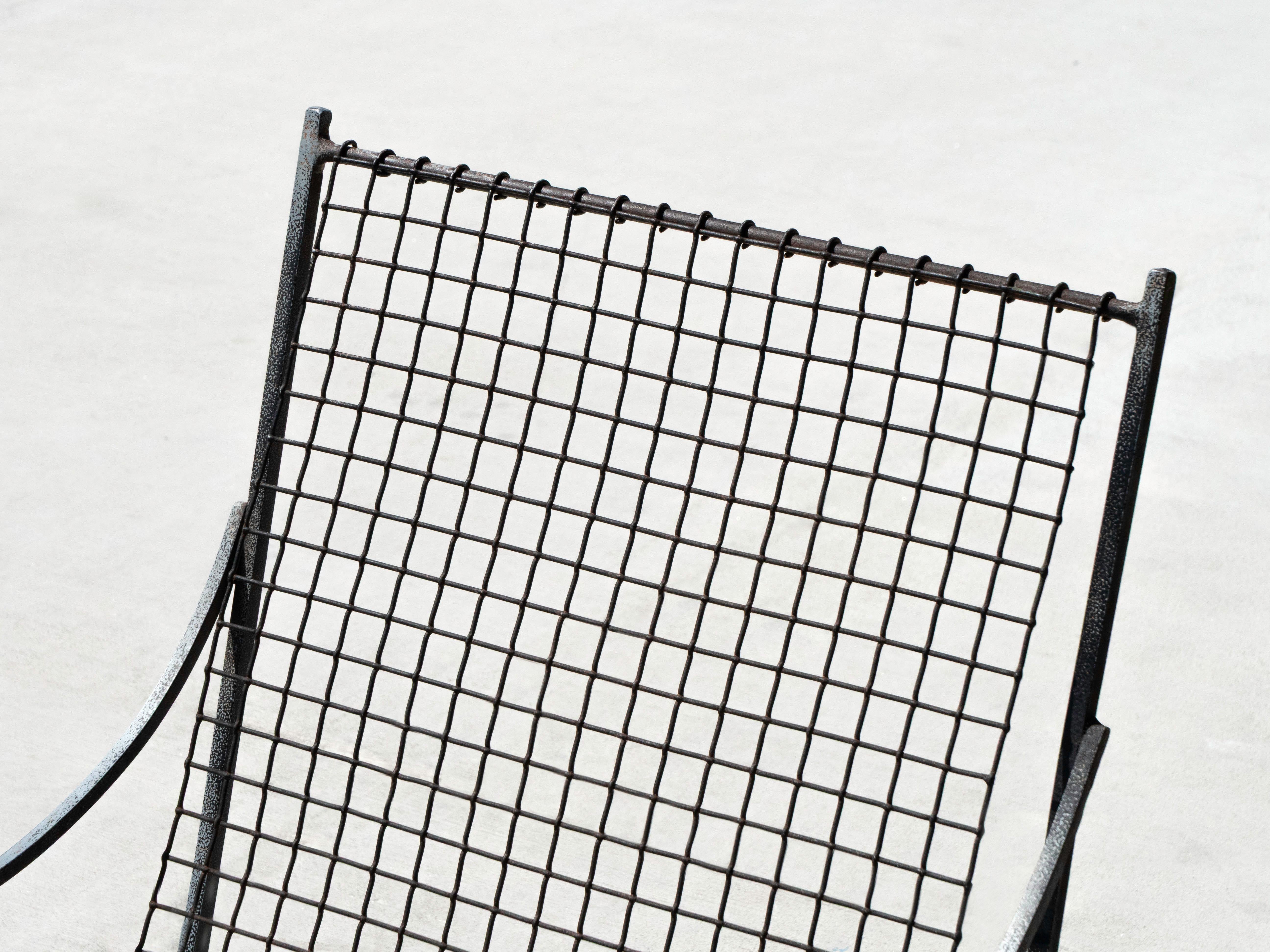 Pair of French, Mesh Iron Lounge Chaises in the Manner of Jean Royère, 1940s For Sale 9