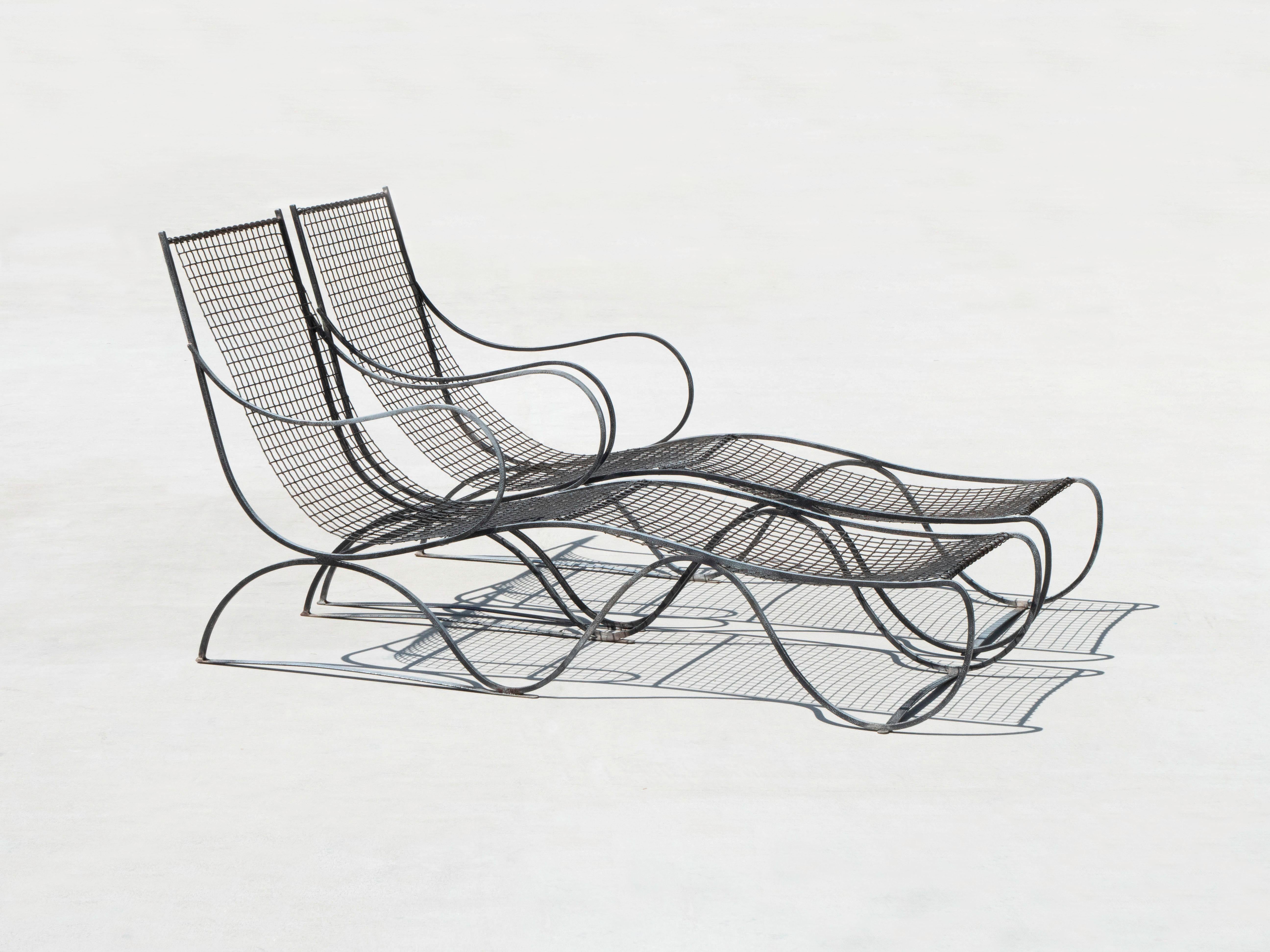 Art Deco Pair of French, Mesh Iron Lounge Chaises in the Manner of Jean Royère, 1940s For Sale