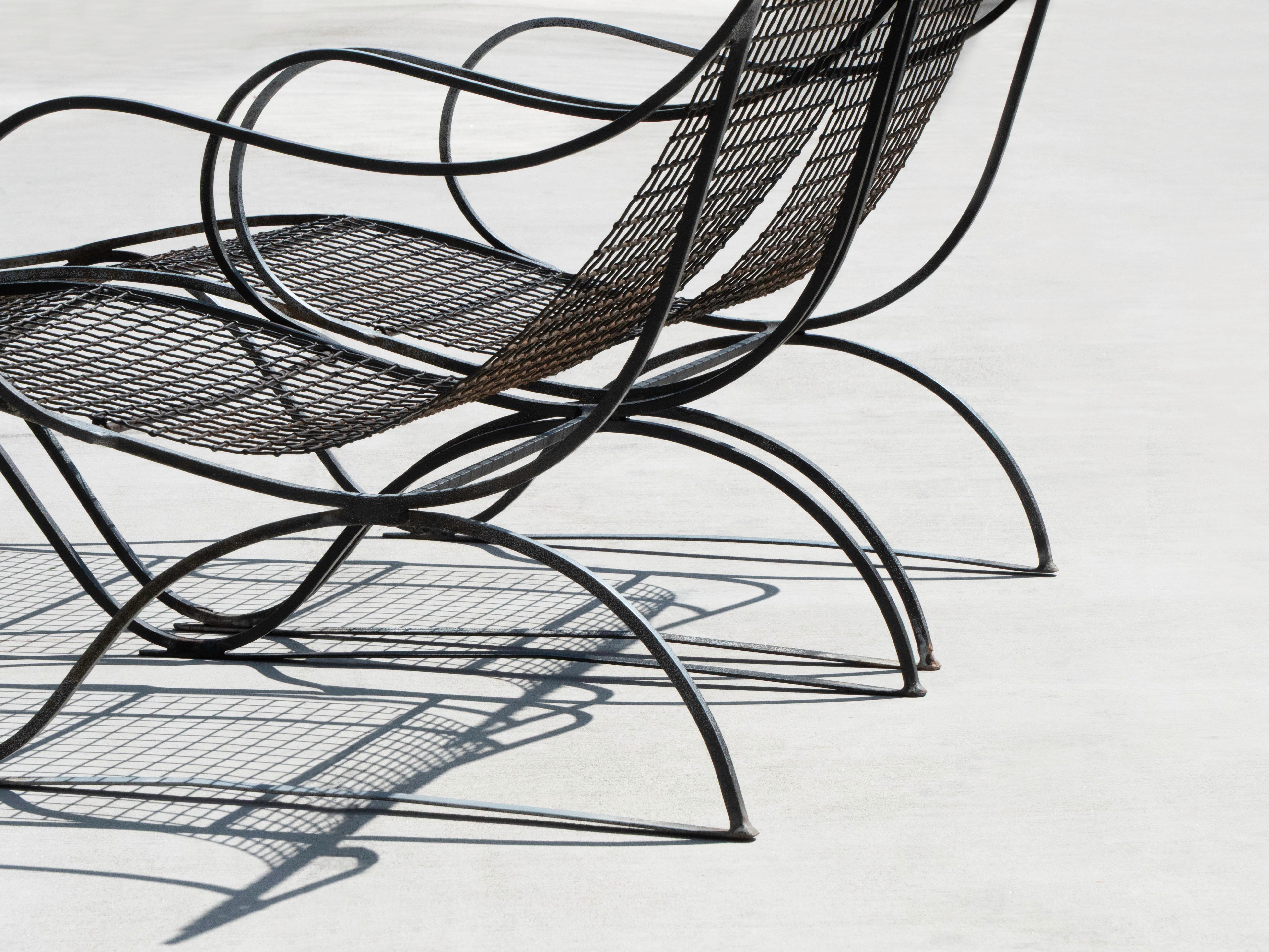 20th Century Pair of French, Mesh Iron Lounge Chaises in the Manner of Jean Royère, 1940s For Sale
