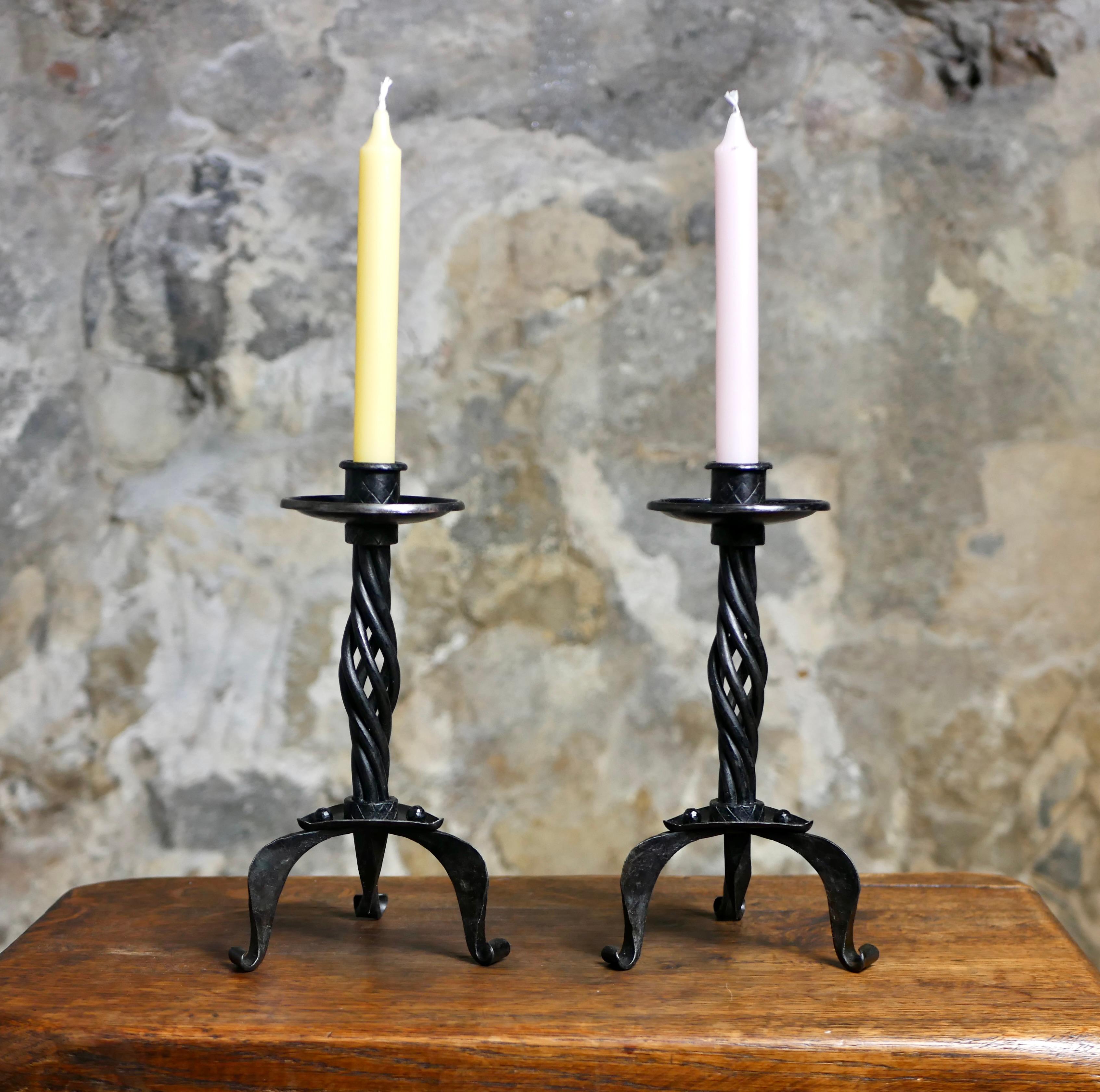 Beautiful pair of metal candlesticks made in France in the 1980s, brutalist style, with lots of details.
Good condition, nice patina.
Dimensions : H26,5, W14cm