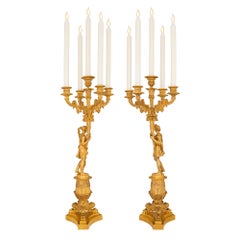 Coppia di candelabri francesi della metà del XIX secolo del periodo Charles X in ormoluce