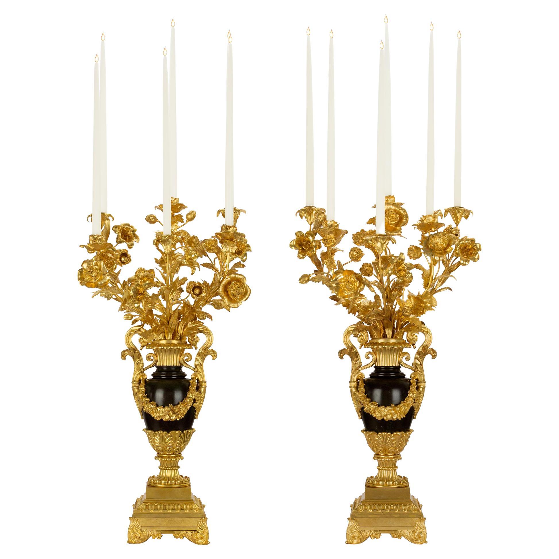 Paire de candélabres de style Louis Philippe du milieu du XIXe siècle français