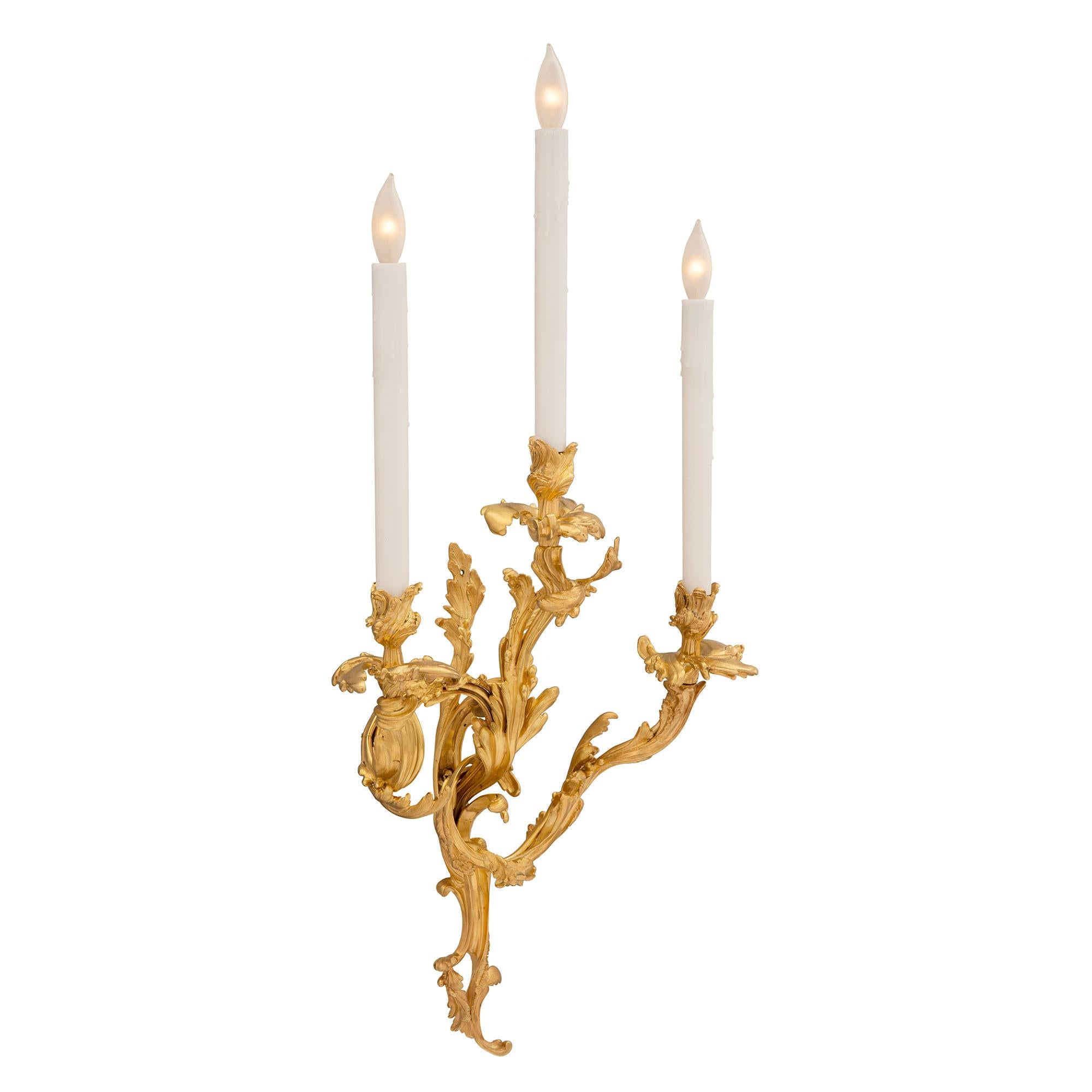 Pair of French Mid 19th Century Louis XV St. Ormolu Sconces In Good Condition For Sale In West Palm Beach, FL