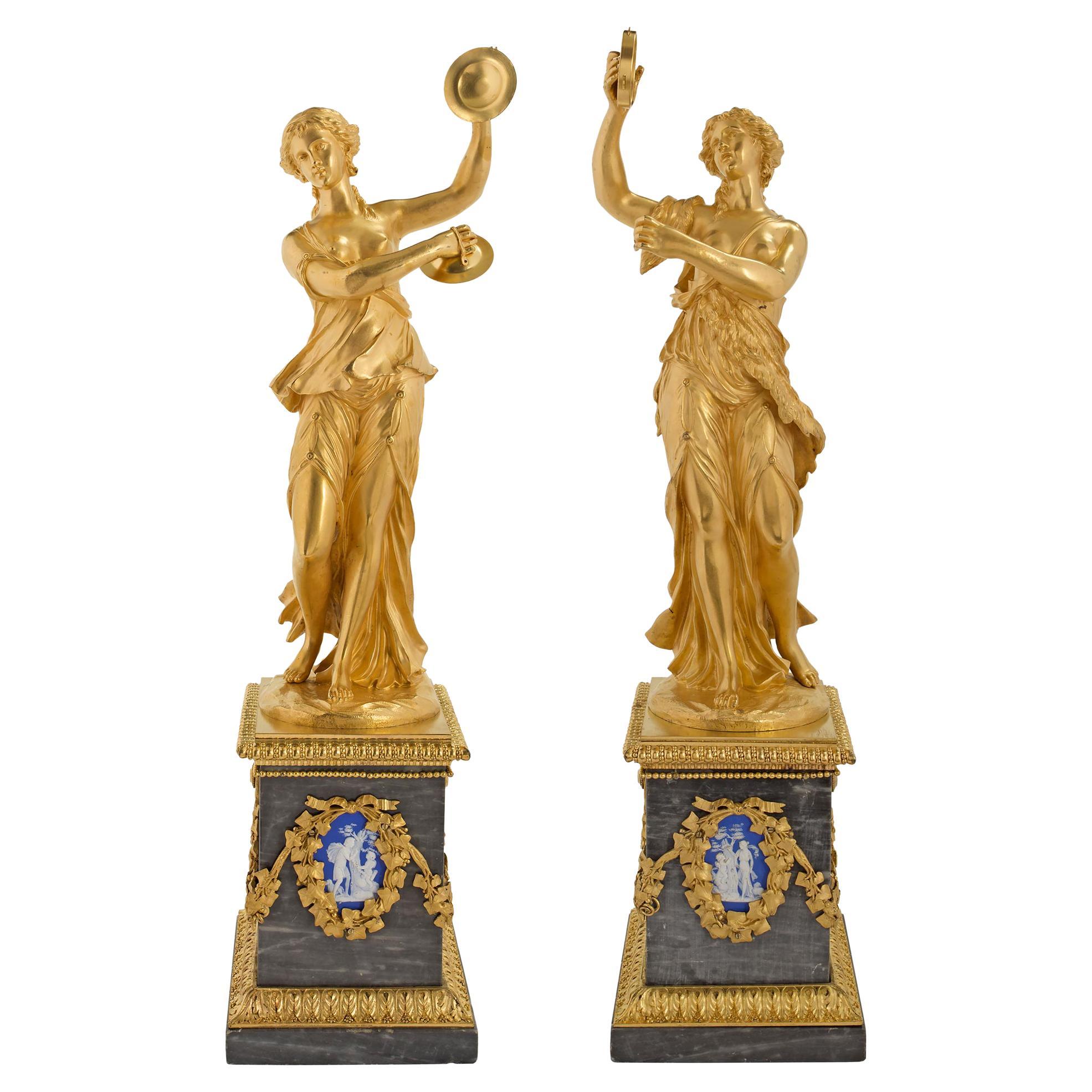 Coppia di statue decorative francesi della metà del XIX secolo in stile Luigi XVI in vendita
