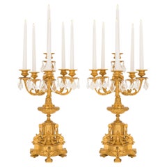 Paire de candélabres à cinq bras de style Louis XVI français du milieu du XIXe siècle