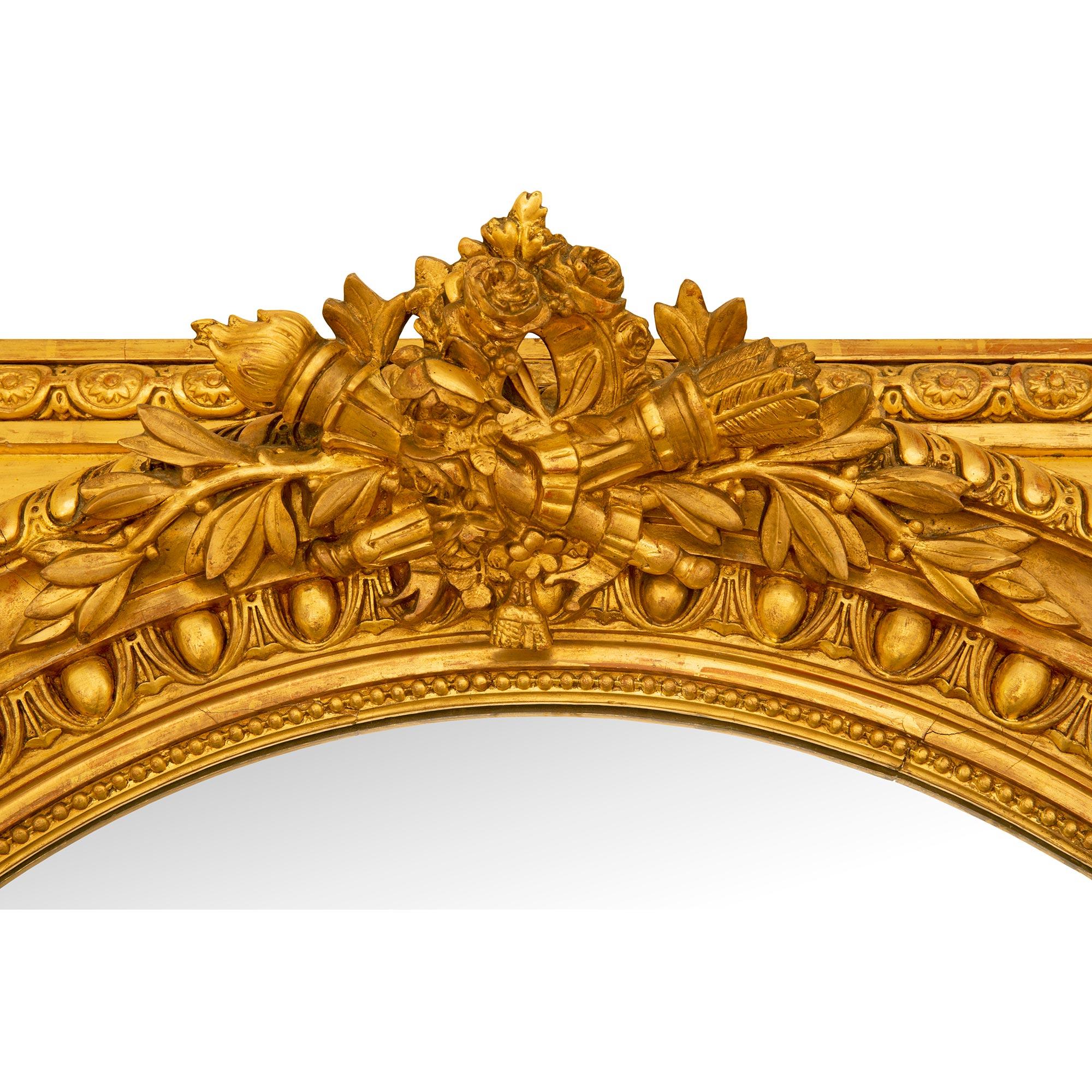 Miroir Paire de miroirs français en bois doré de style Louis XVI du milieu du XIXe siècle en vente