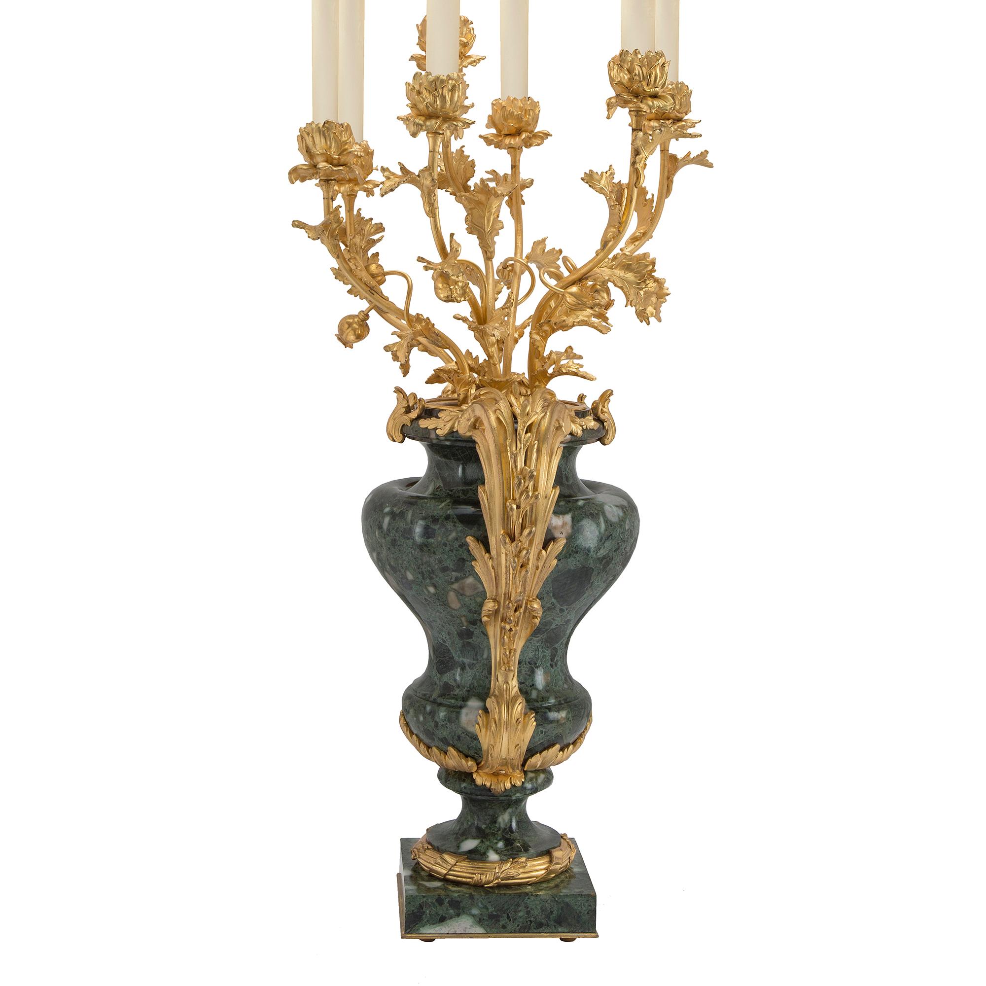 Pareja de candelabros franceses montados estilo Luis XVI de mediados del siglo XIX en Bueno estado para la venta en West Palm Beach, FL