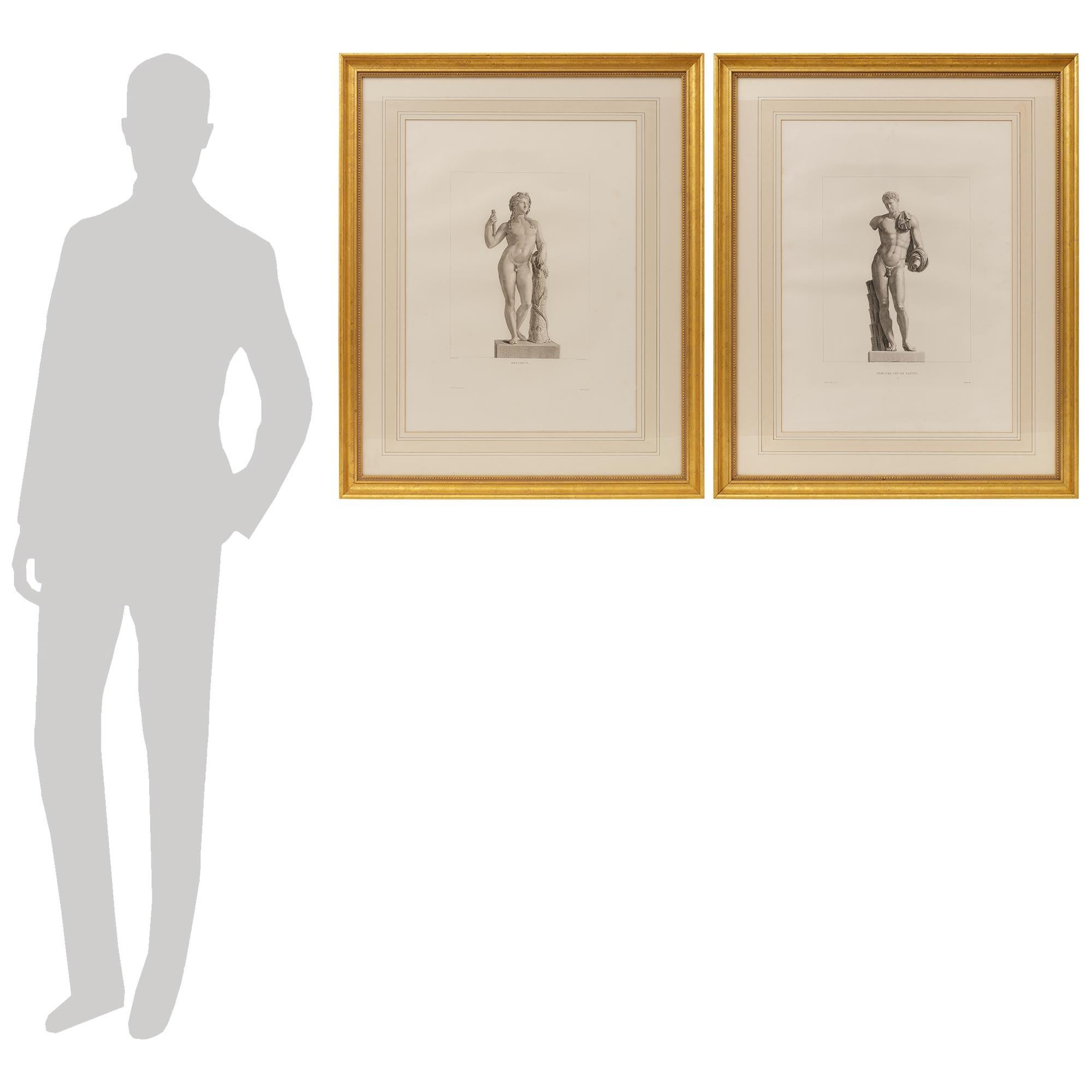 Ein elegantes und sehr dekoratives Paar französischer neoklassizistischer Stiche aus der Mitte des 19. Drucke von Bacchus und Merkur. Jeder der wunderbar detaillierten Drucke stammt von Jean-Baptiste-Raphael-Urbain Massard und wurde von F. Chardon