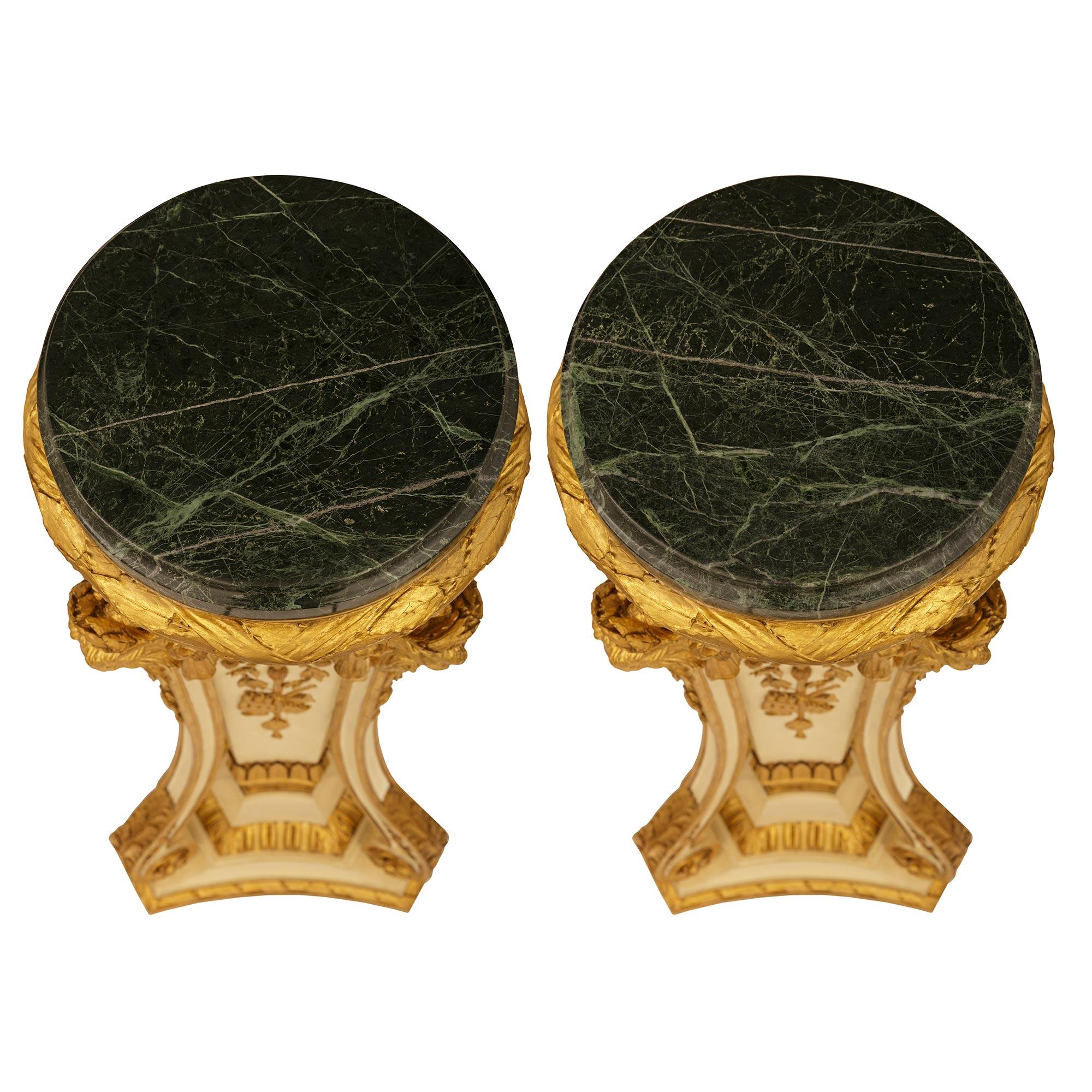 Paar französische Fackelsockel aus patiniertem Holz und Giltwood aus der Mitte des 19. im Angebot 4