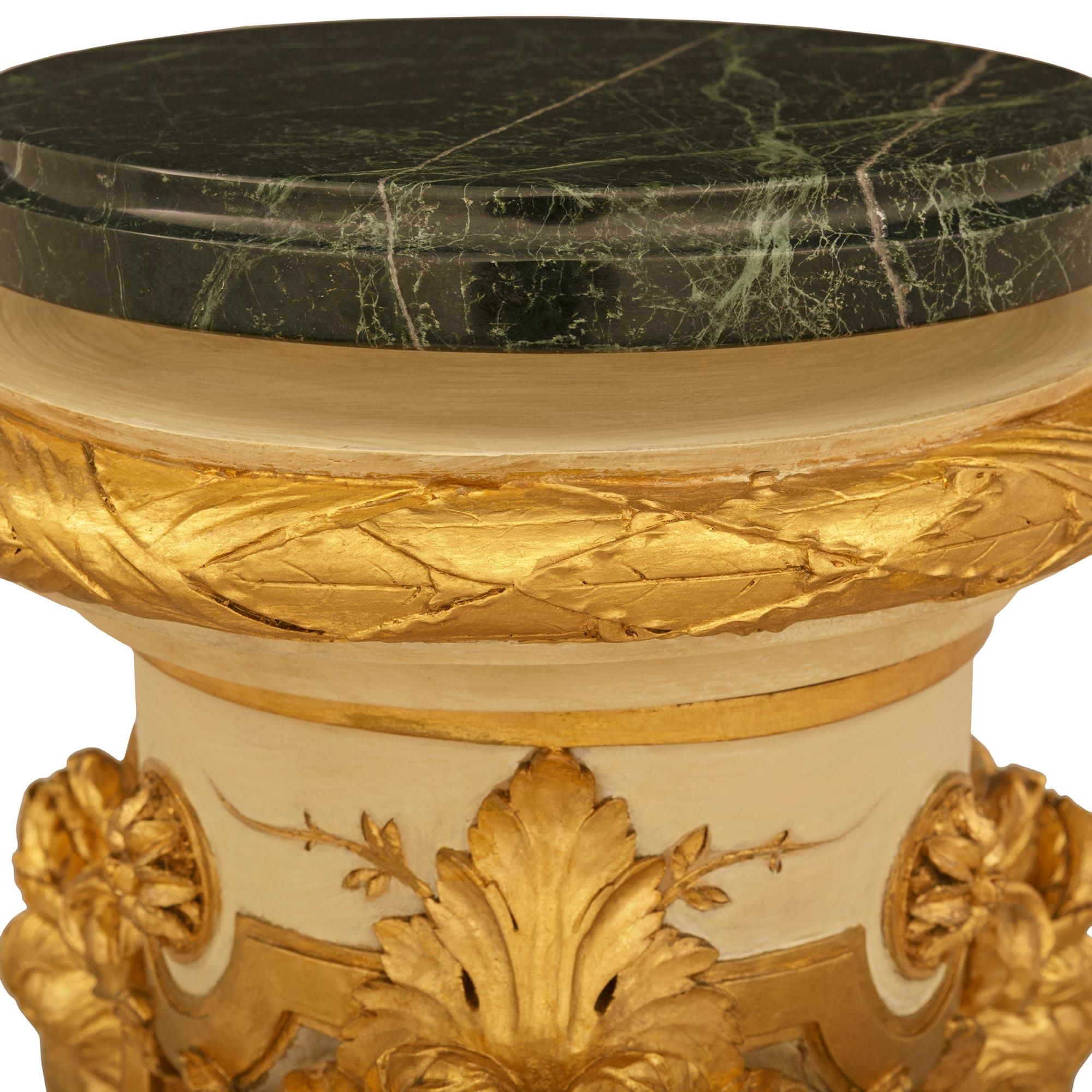 Paar französische Fackelsockel aus patiniertem Holz und Giltwood aus der Mitte des 19. im Zustand „Gut“ im Angebot in West Palm Beach, FL