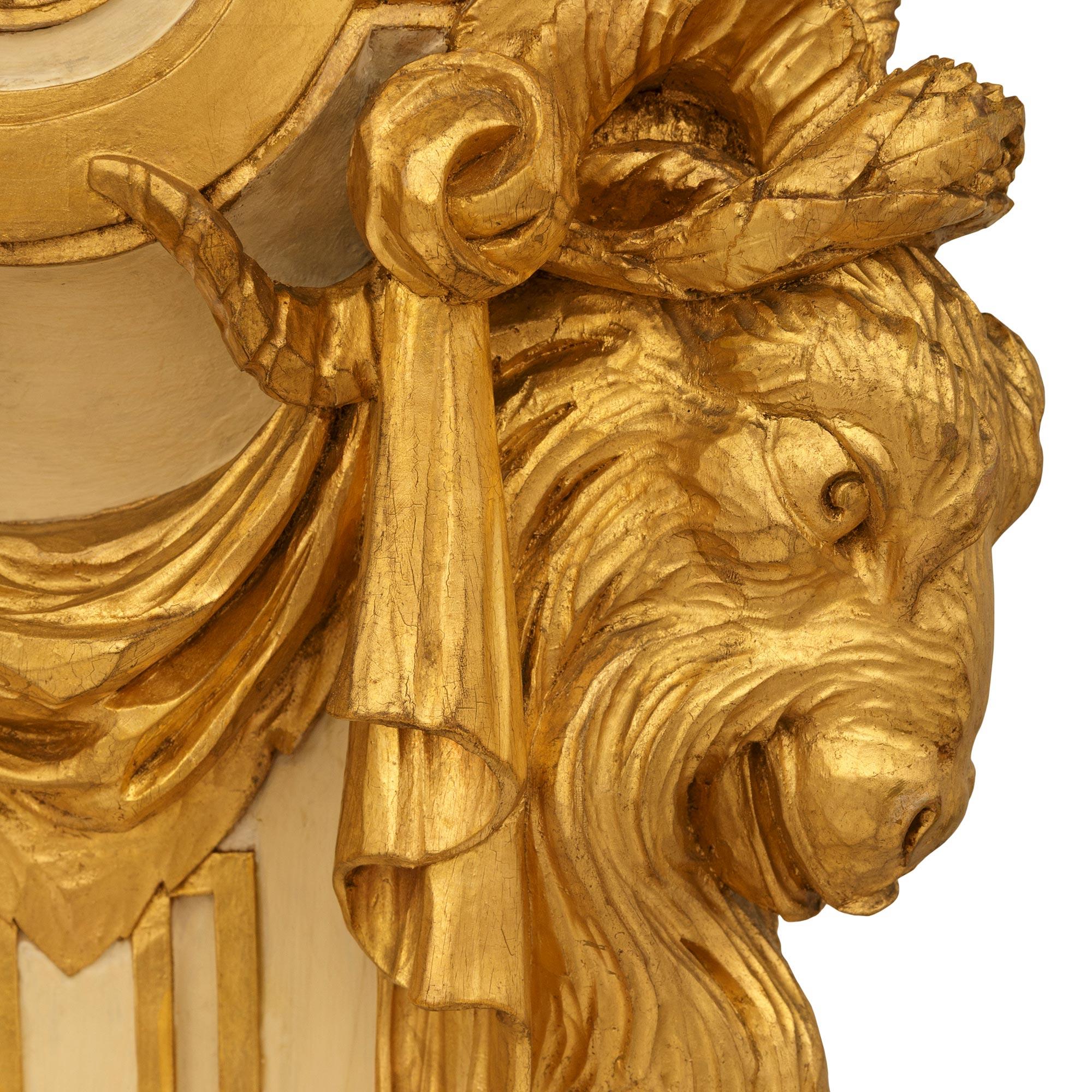 Paar französische Fackelsockel aus patiniertem Holz und Giltwood aus der Mitte des 19. (Marmor) im Angebot