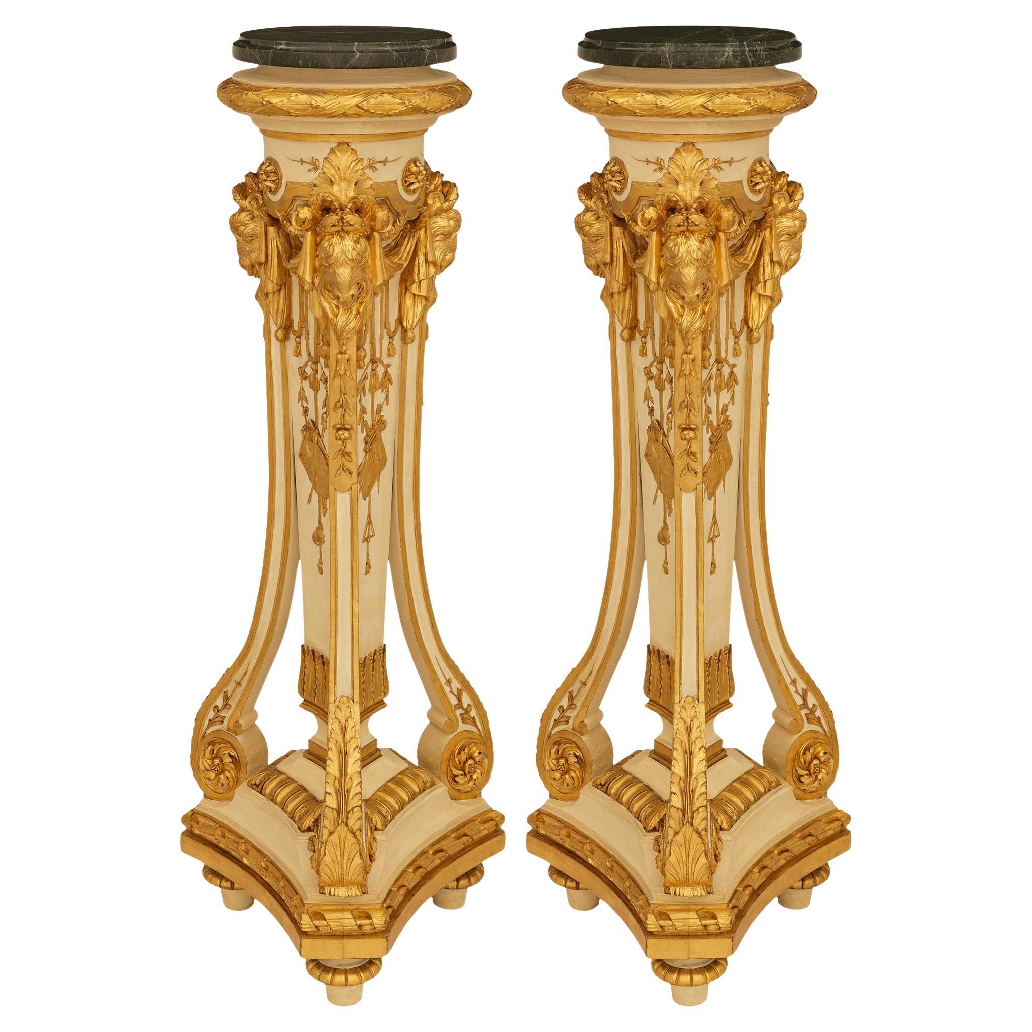 Paar französische Fackelsockel aus patiniertem Holz und Giltwood aus der Mitte des 19. im Angebot