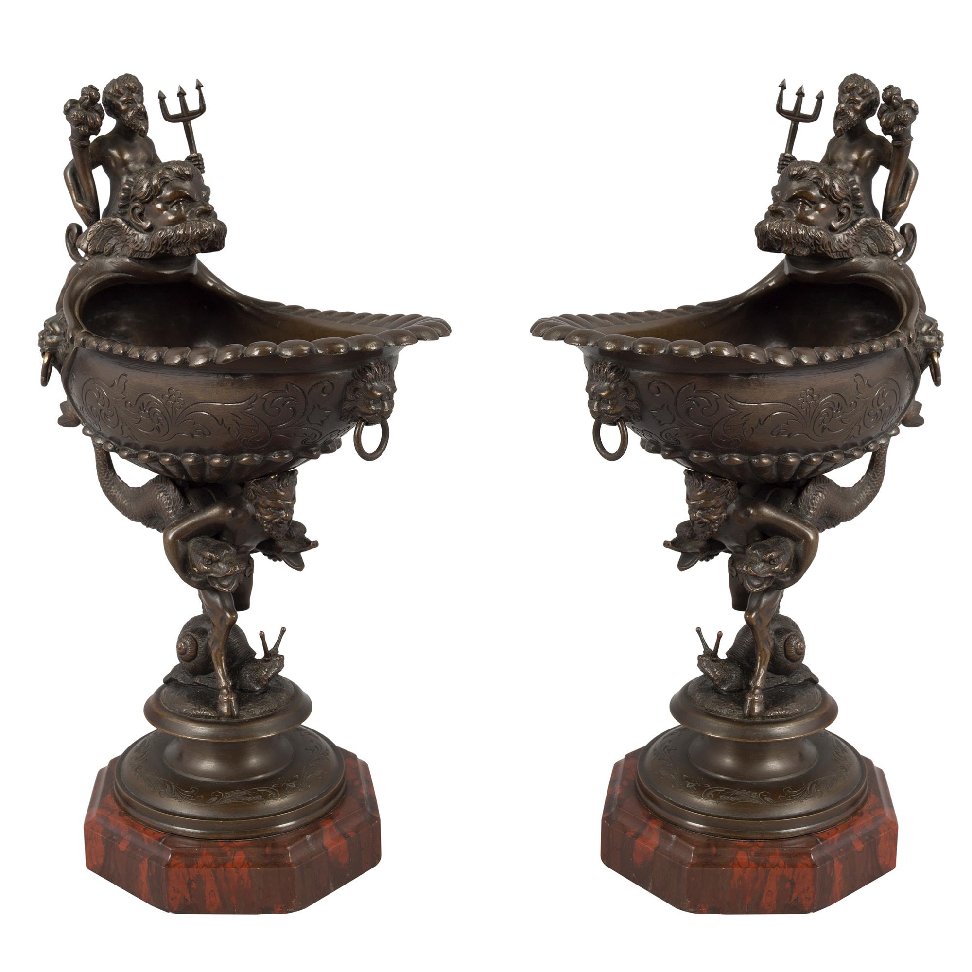 Pareja de aguiluchos franceses de bronce y mármol de estilo renacentista de mediados del siglo XIX en venta