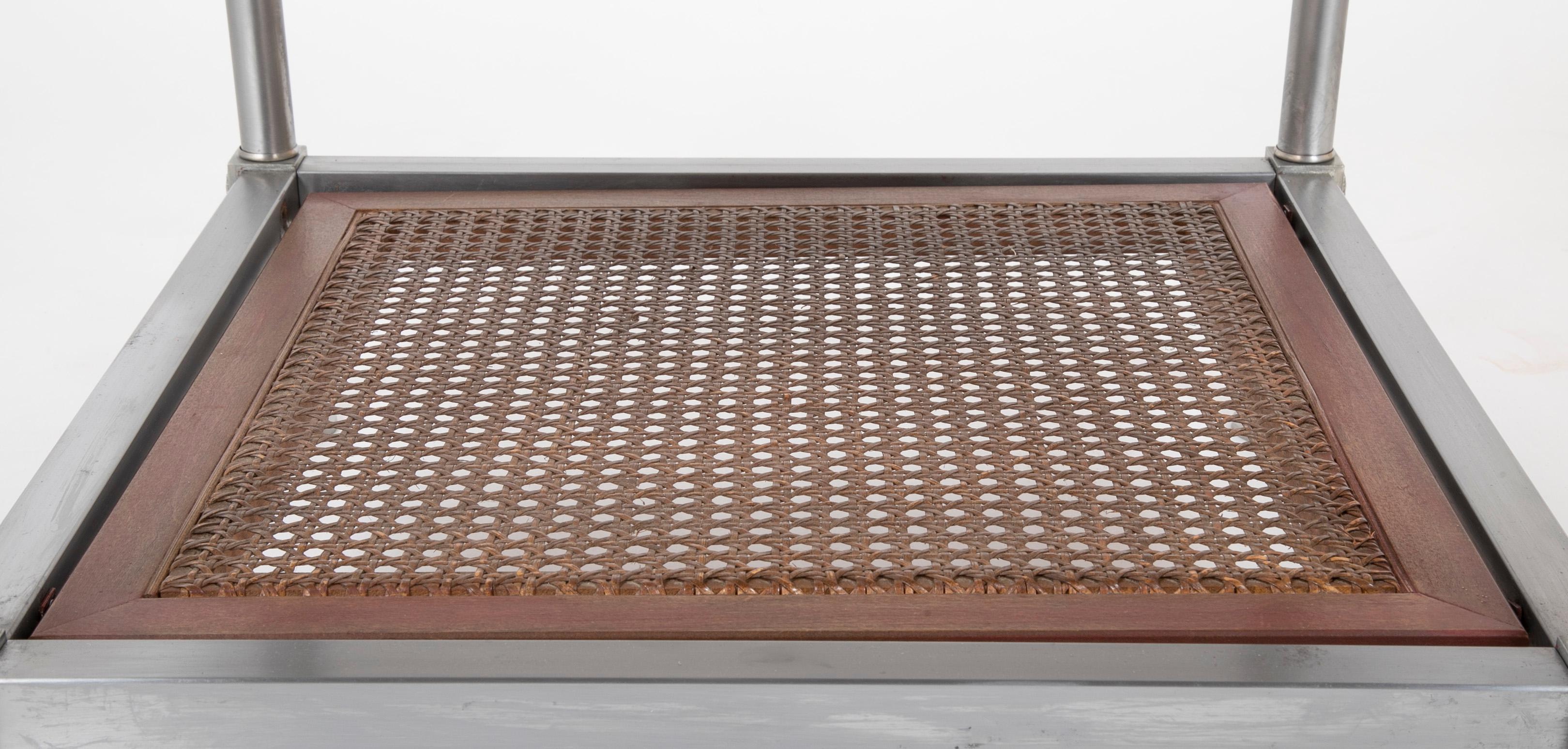 Paire de tables d'appoint françaises de style Maison Jansen du milieu du 20e siècle en acier brossé Bon état - En vente à Stamford, CT