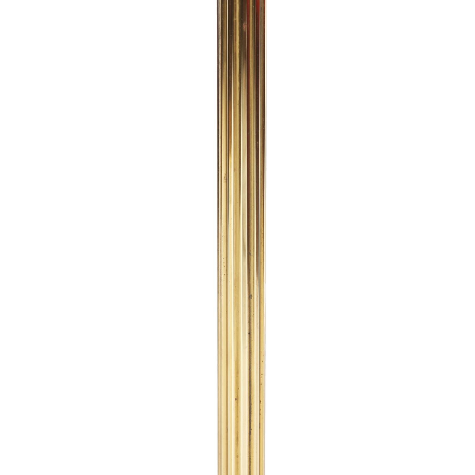 Pair of French Mid-20th Century Reeded Brass Floor Lamps For Sale 1