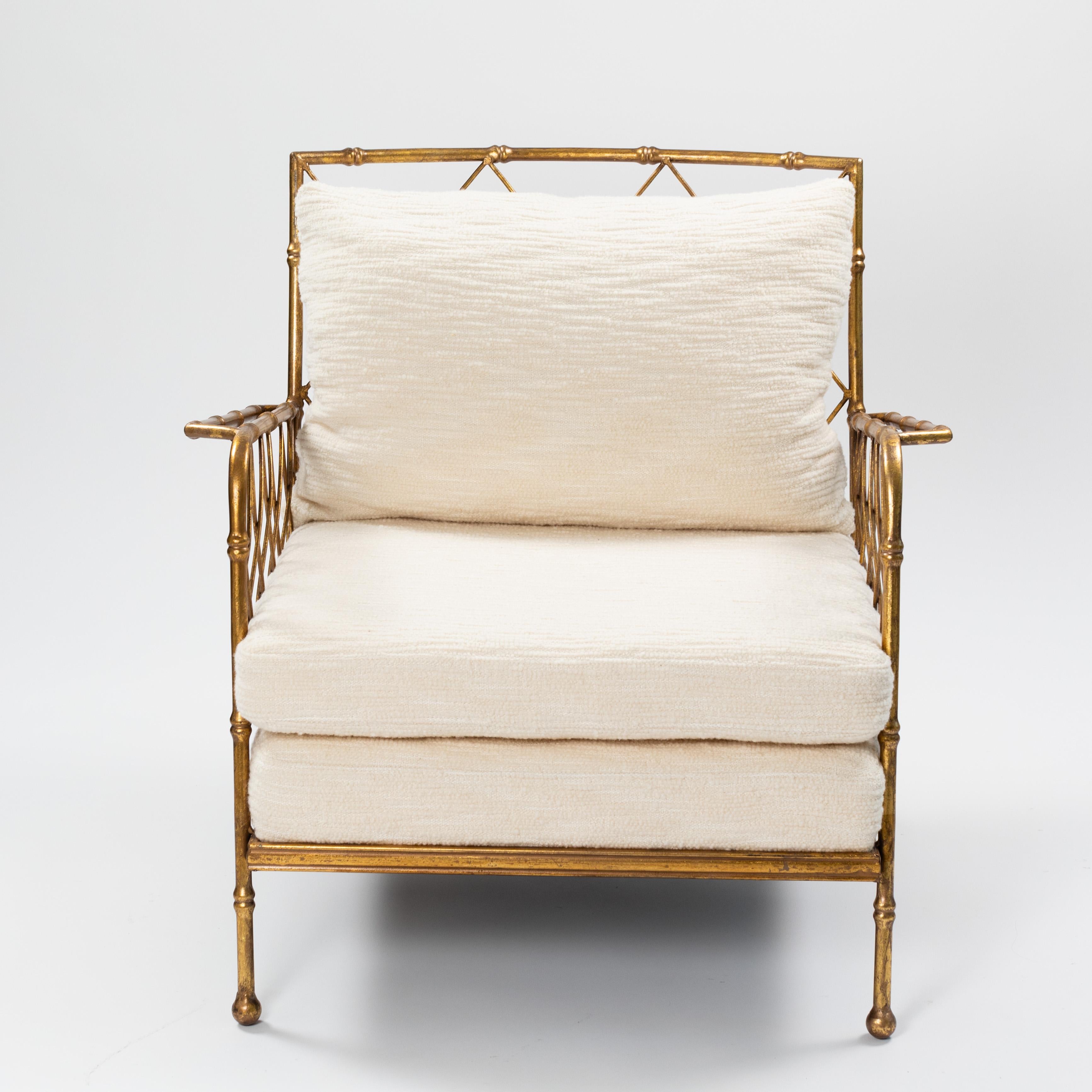 
Pair of French Mid-Centruy Gilt Iron Faux Bamboo Armchairs Offwhite Linen, 1980s

Light-footed and stylish armchairs in bamboo design.
The sides and the back are decorated with a large weave, the frame parts have a bamboo structure, 
the frame has
