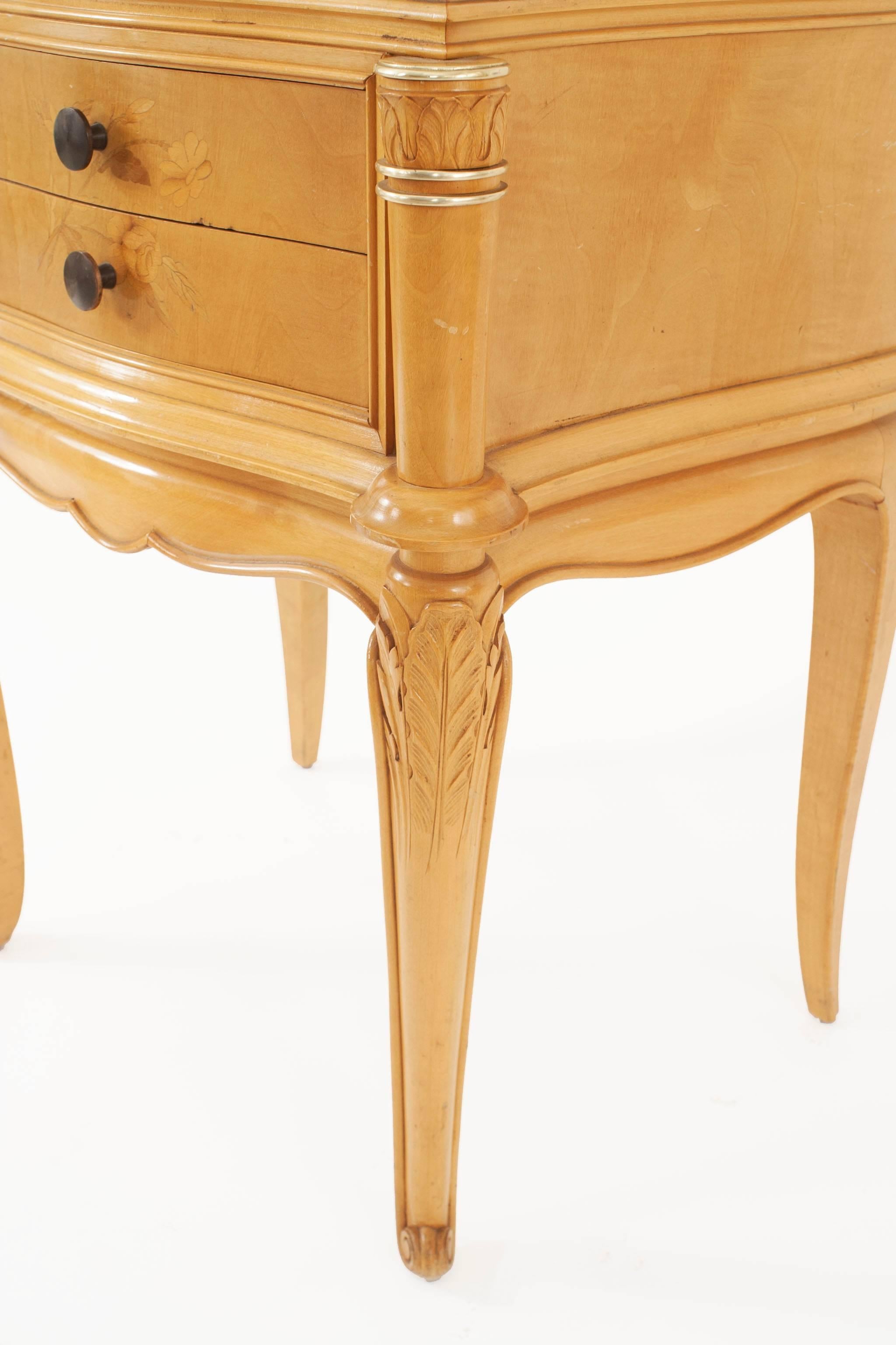 20th Century Pair of French Mid-Century Maple End Tables For Sale