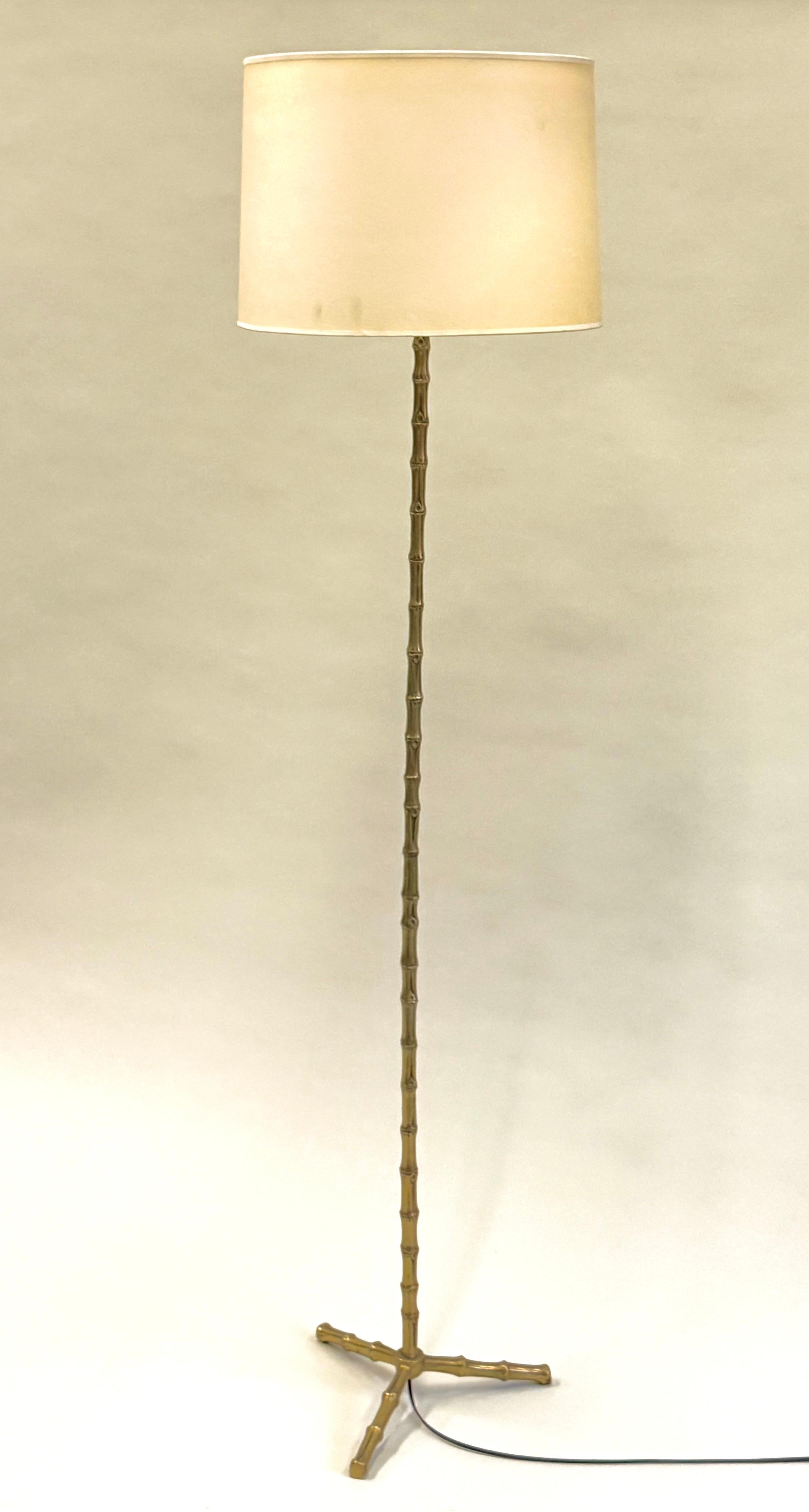 Pair of French Mid-Century Brass Faux Bamboo Floor Lamps by Maison Bagues In Good Condition For Sale In New York, NY