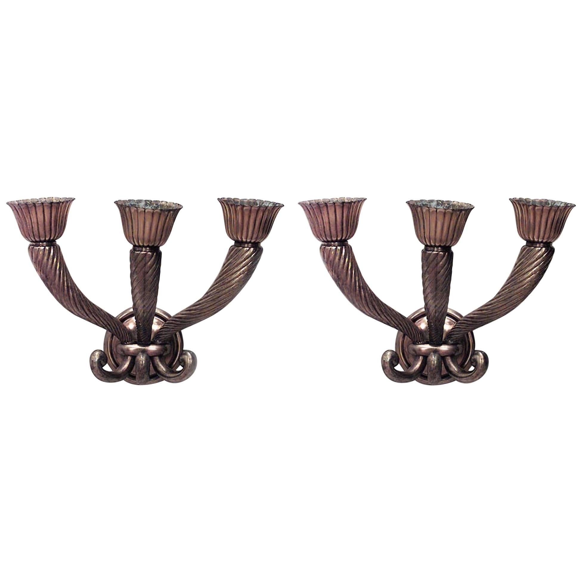 Coppia di applique francesi di metà secolo in bronzo a forma di cornucopia