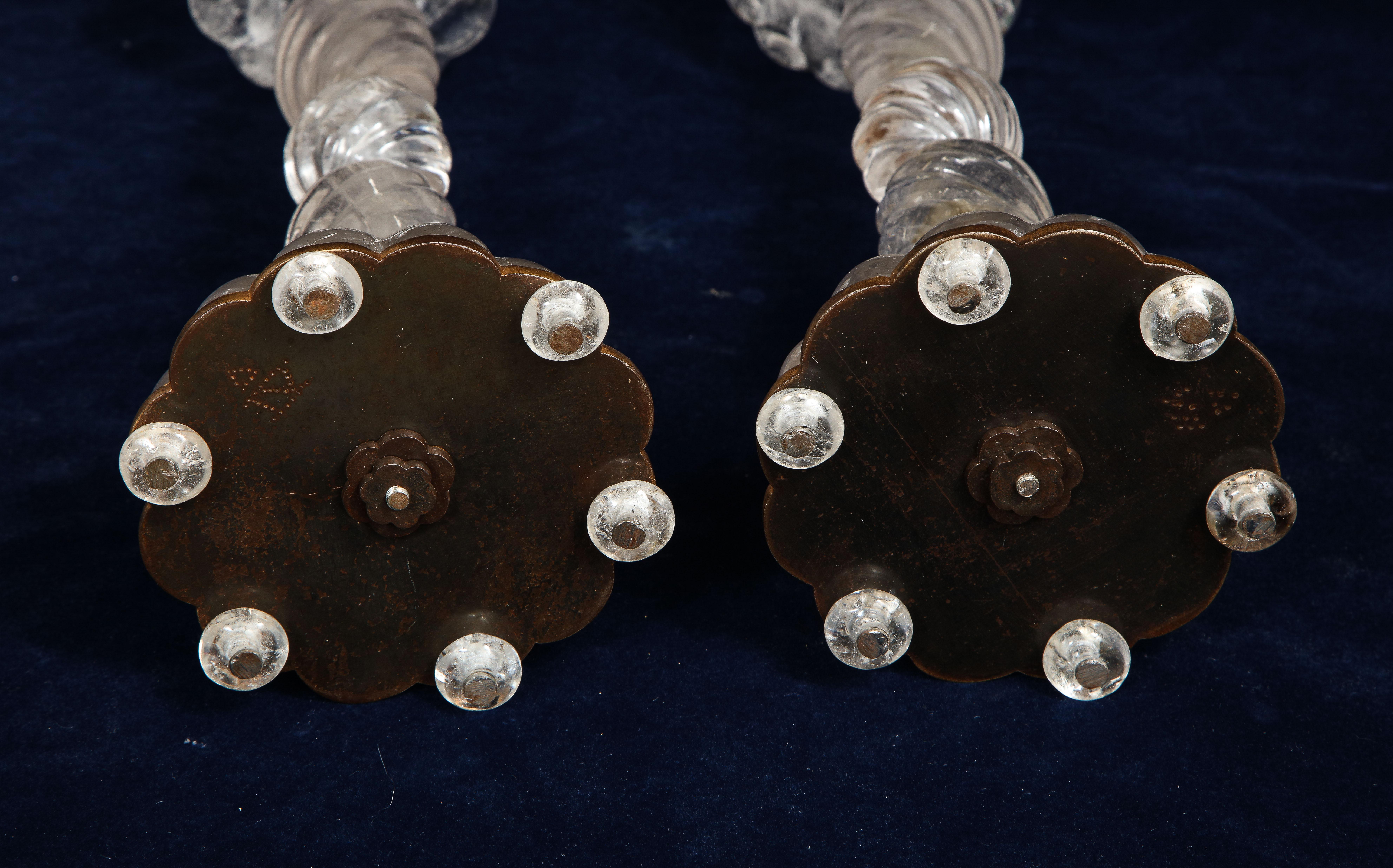 Paar französische, handgeschnitzte Bergkristall-Kerzenständer aus Bronze aus der Mitte des Jahrhunderts im Angebot 5