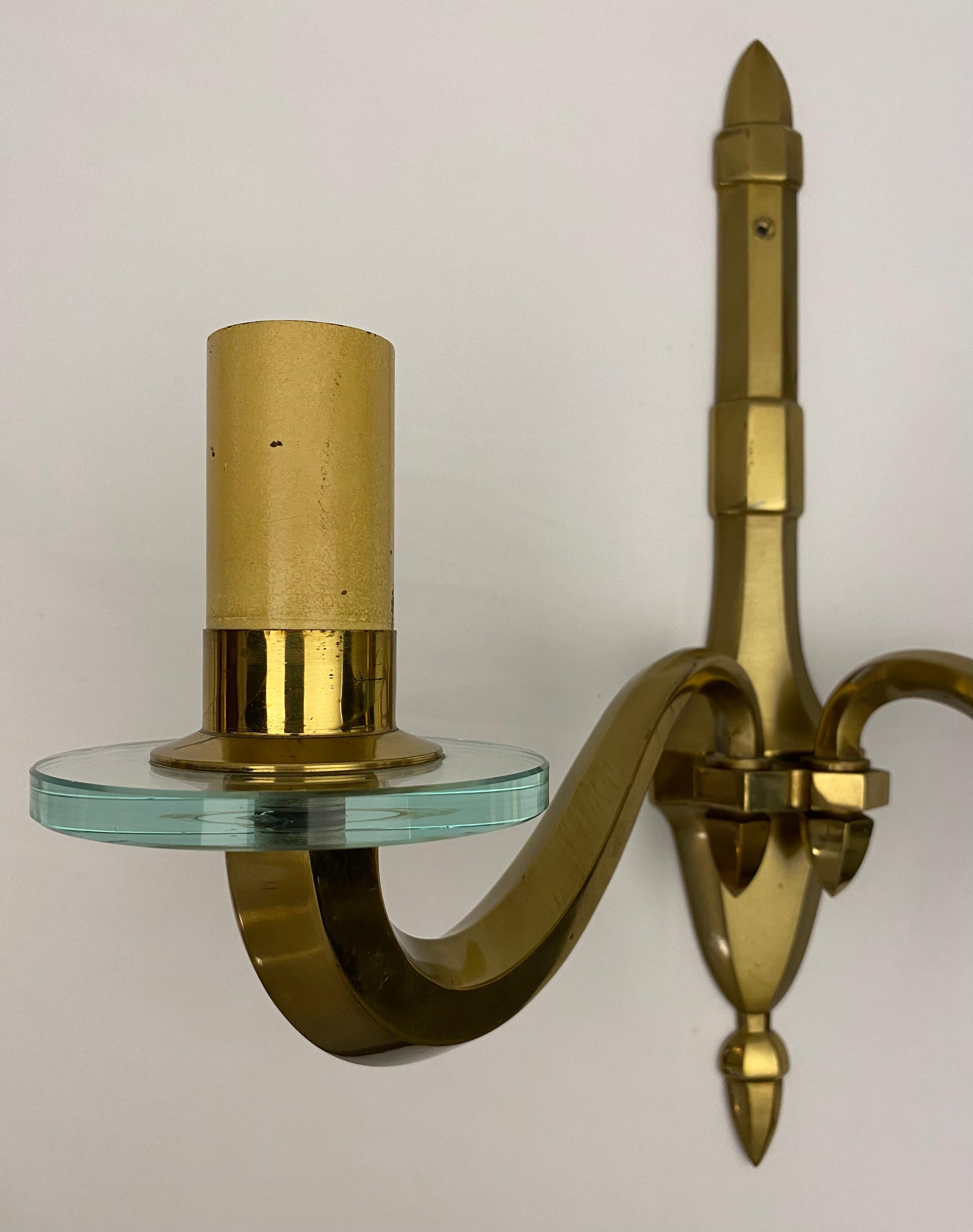 Mid-Century moderno Coppia di lampade da parete in bronzo della metà del secolo scorso attribuite a Jean Perzel