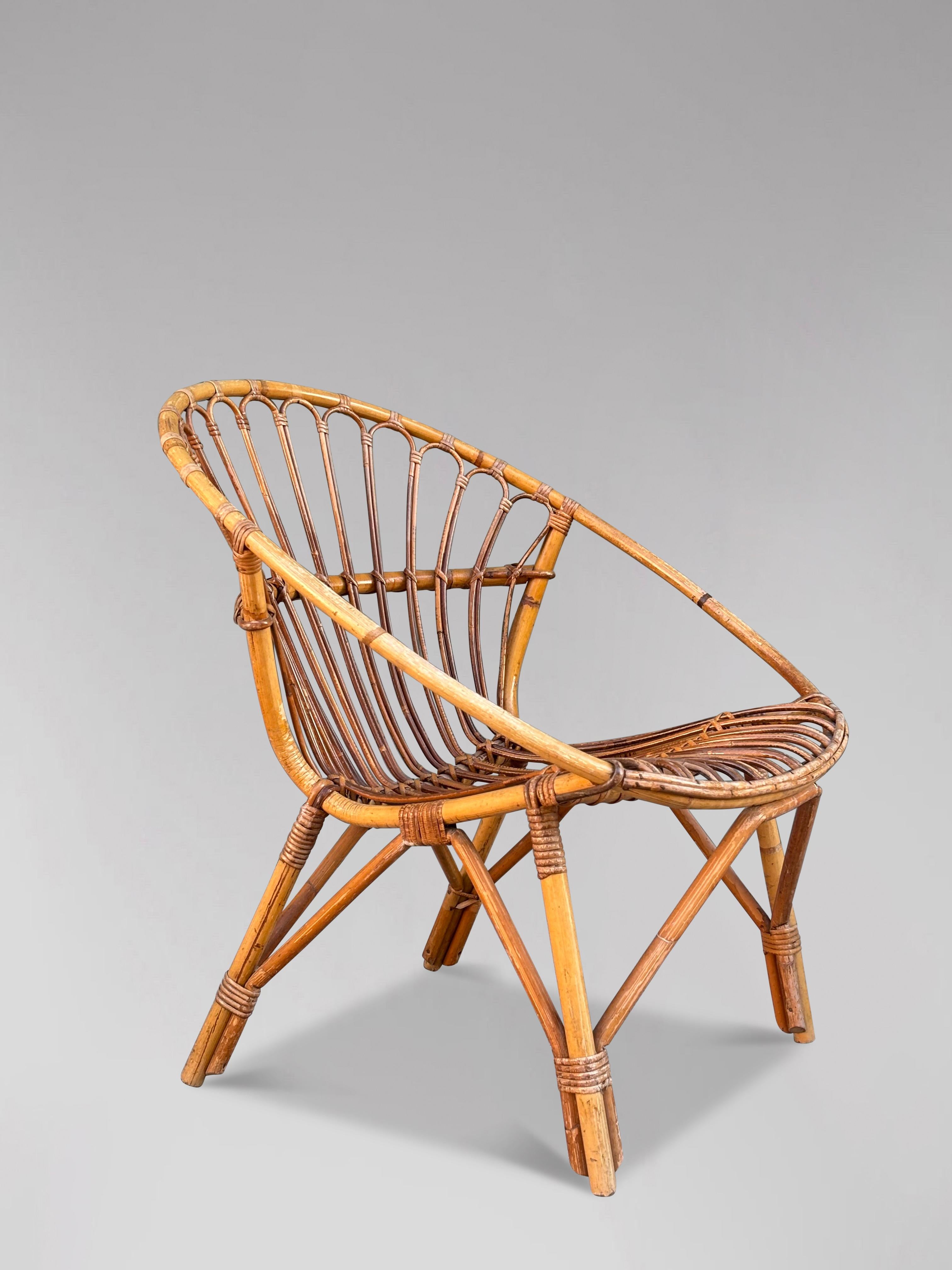 Fait main Paire de chaises longues en bambou à structure circulaire du milieu du siècle dernier en vente