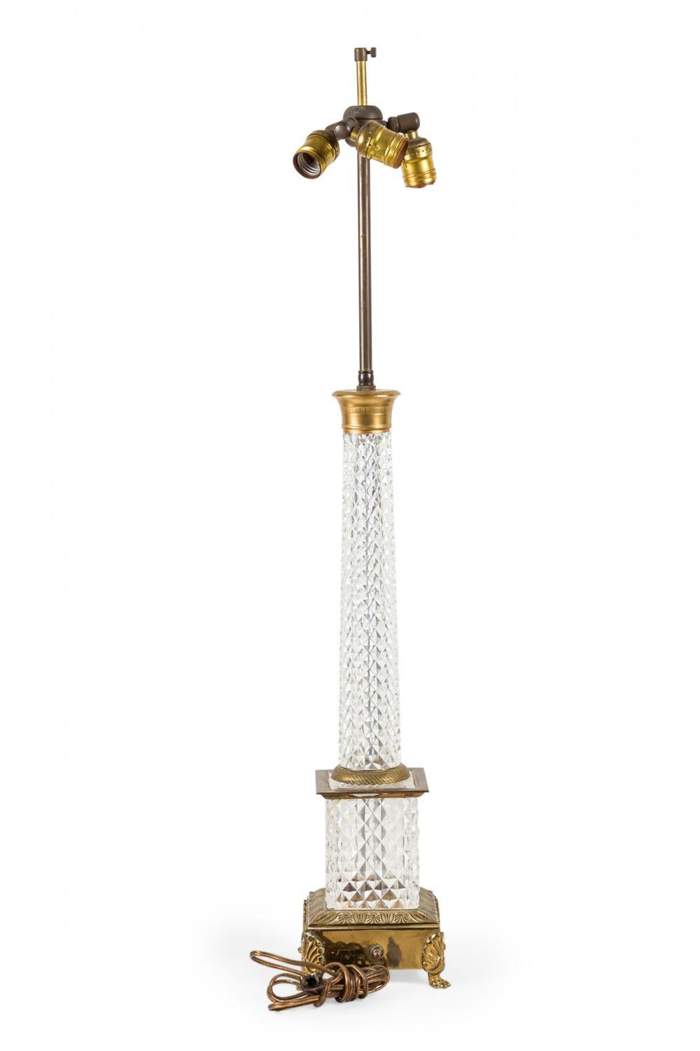 Paar französische Säulen-Tischlampen mit Diamantschliff aus der Mitte des Jahrhunderts (Französisch) im Angebot