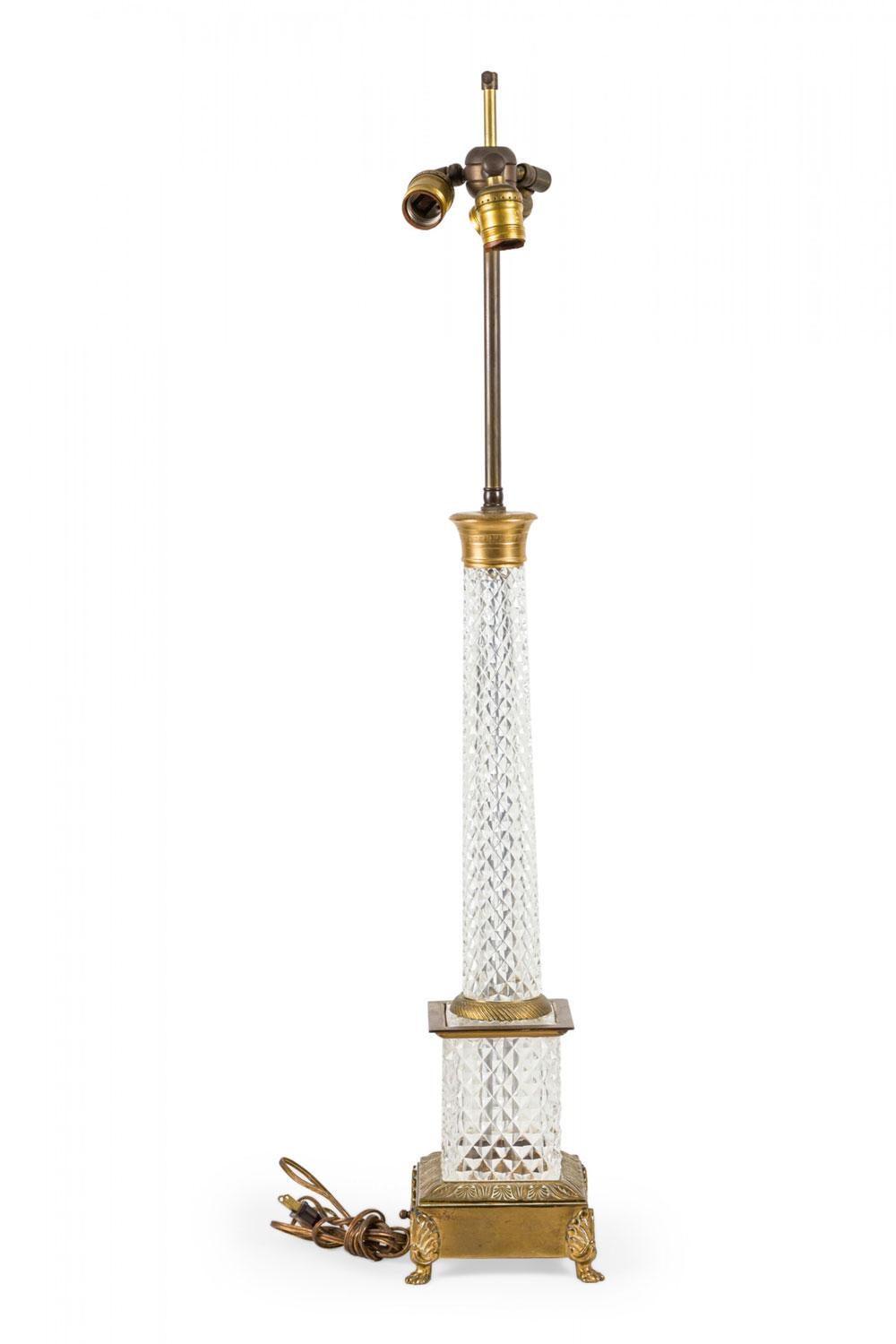 Paar französische Säulen-Tischlampen mit Diamantschliff aus der Mitte des Jahrhunderts im Zustand „Gut“ im Angebot in Queens, NY