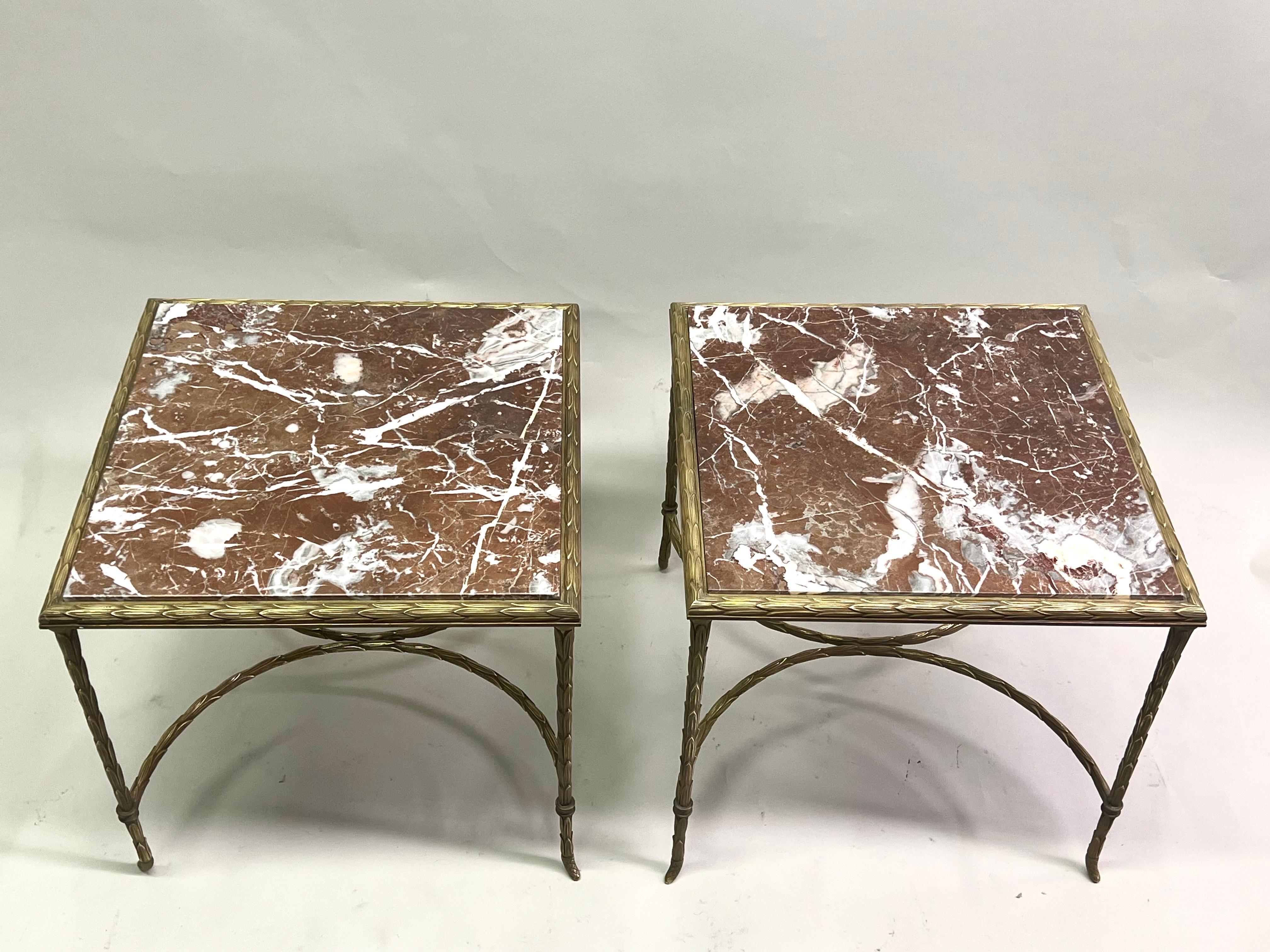 Paar französische Beistelltische aus vergoldeter Bronze aus Bambusimitat von Maison Bagues aus der Mitte des Jahrhunderts (Moderne der Mitte des Jahrhunderts) im Angebot