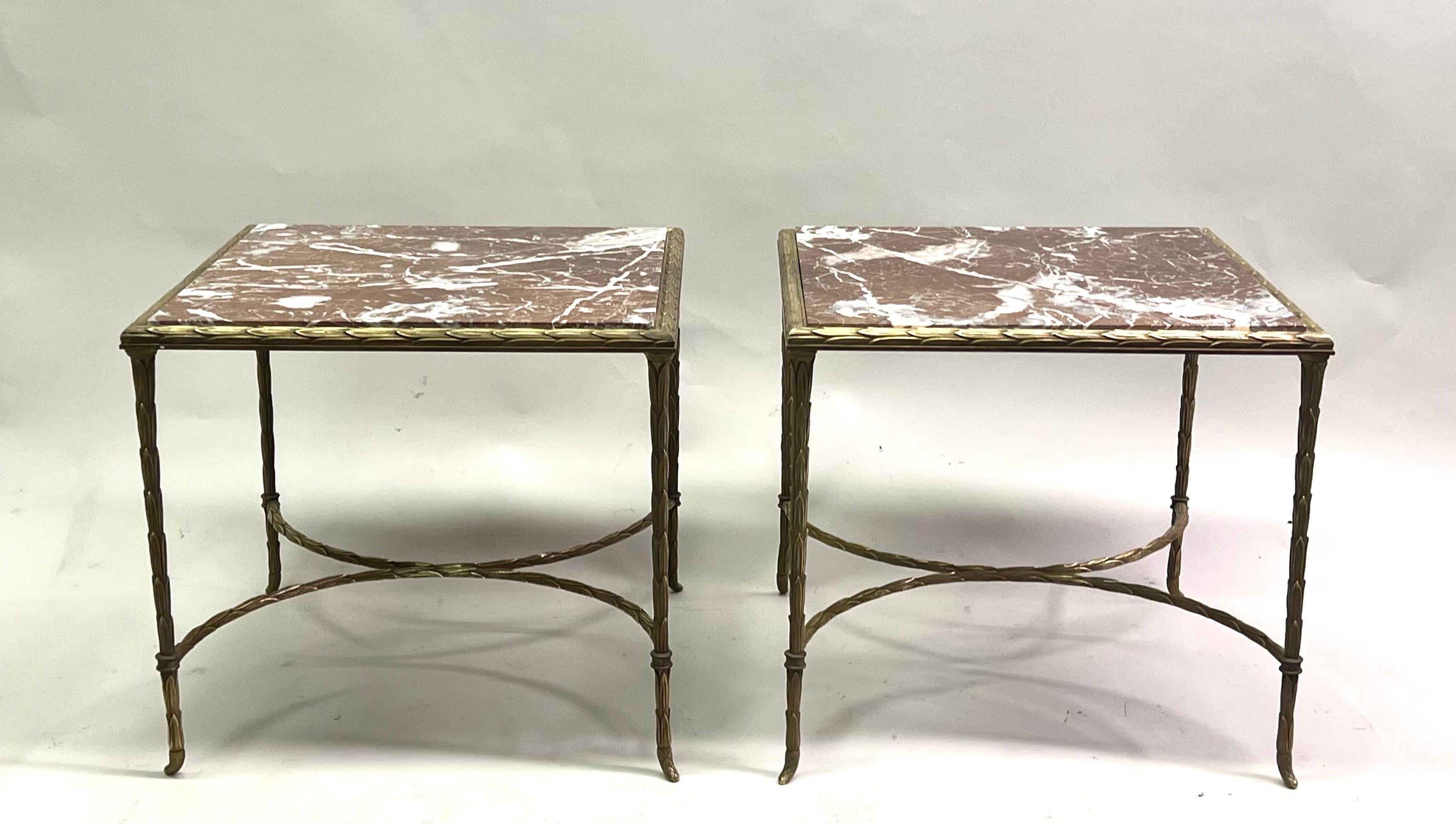 Paar französische Beistelltische aus vergoldeter Bronze aus Bambusimitat von Maison Bagues aus der Mitte des Jahrhunderts im Zustand „Gut“ im Angebot in New York, NY