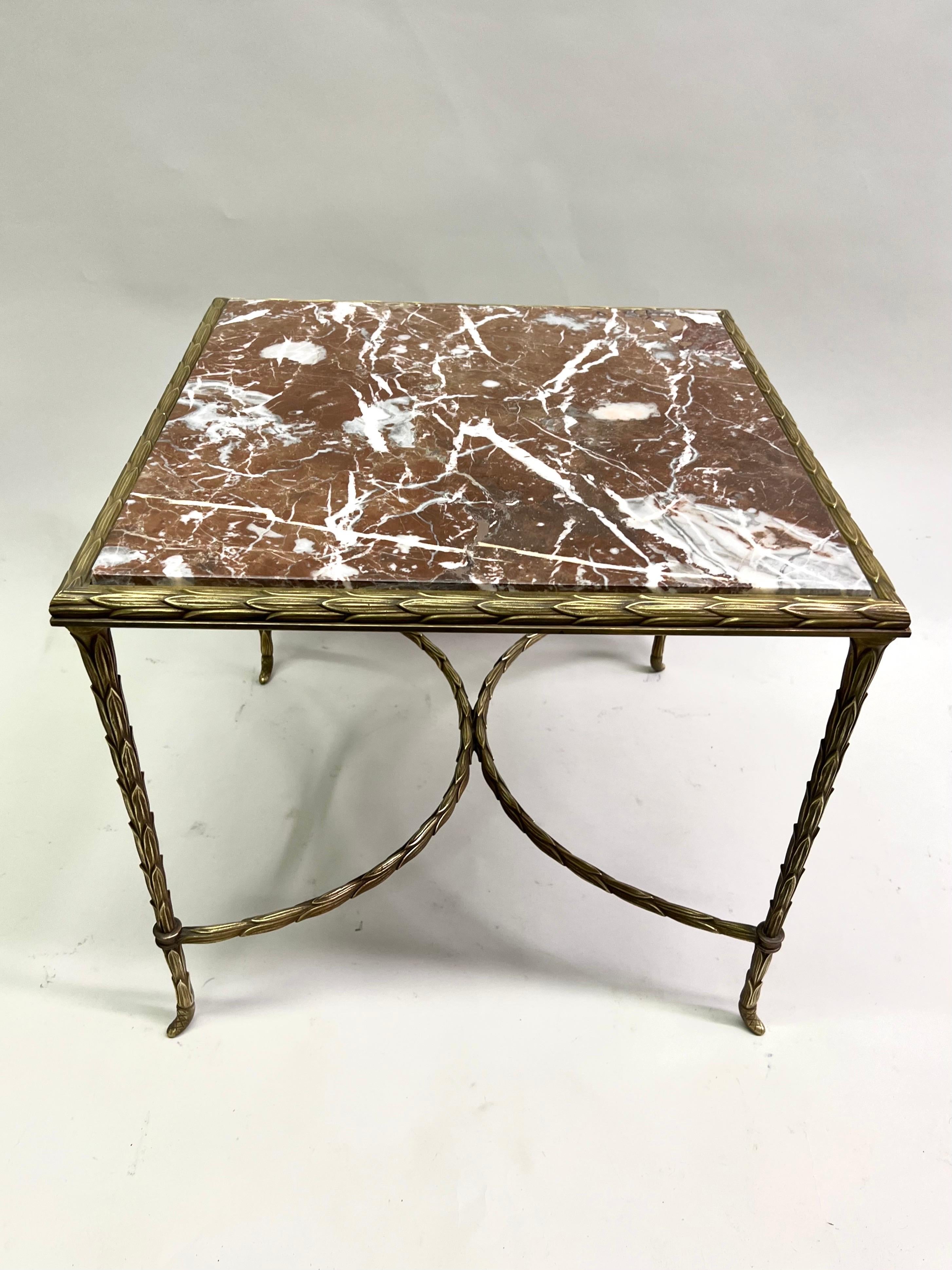 Paar französische Beistelltische aus vergoldeter Bronze aus Bambusimitat von Maison Bagues aus der Mitte des Jahrhunderts im Angebot 1