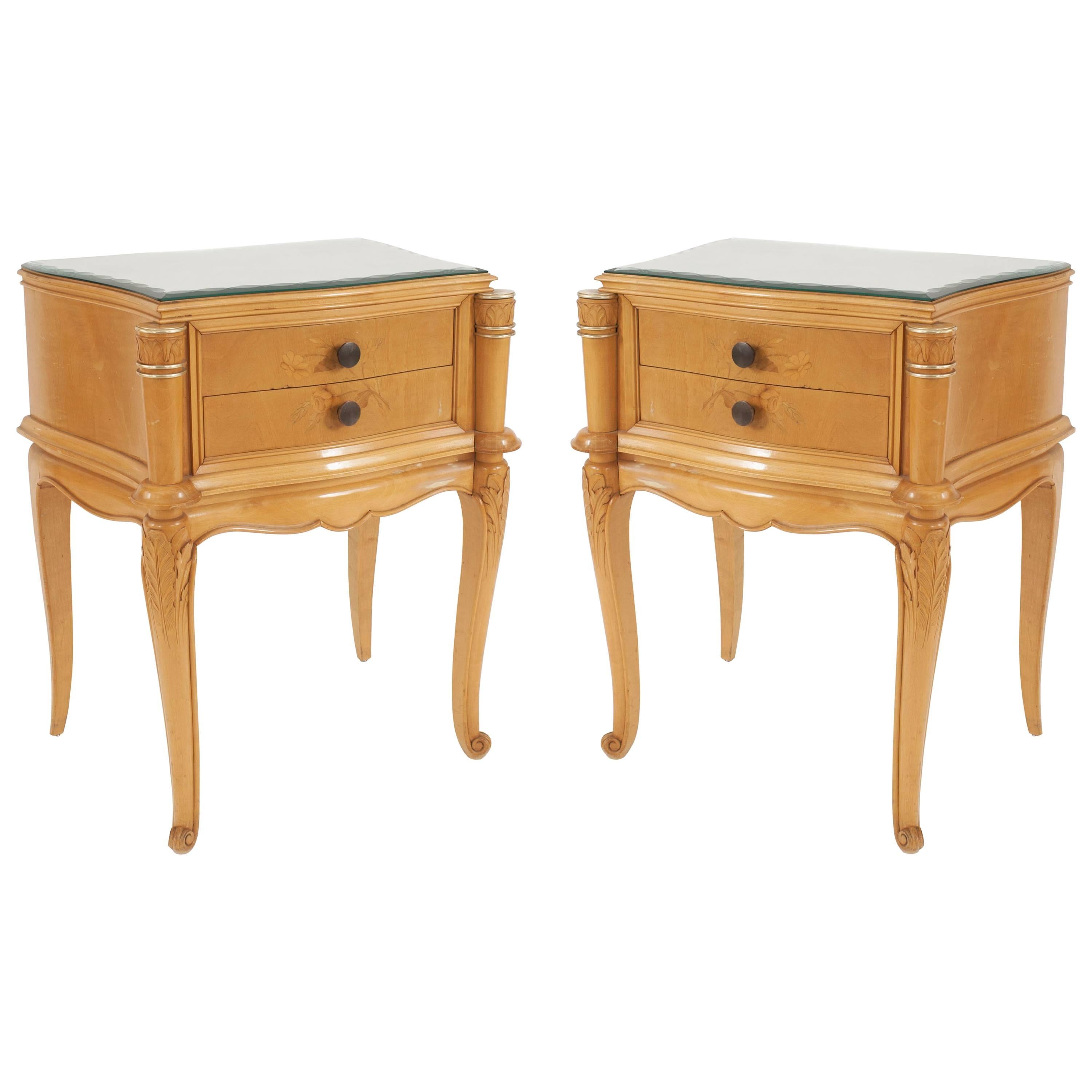 Paire de tables d'appoint françaises en érable du milieu du siècle dernier