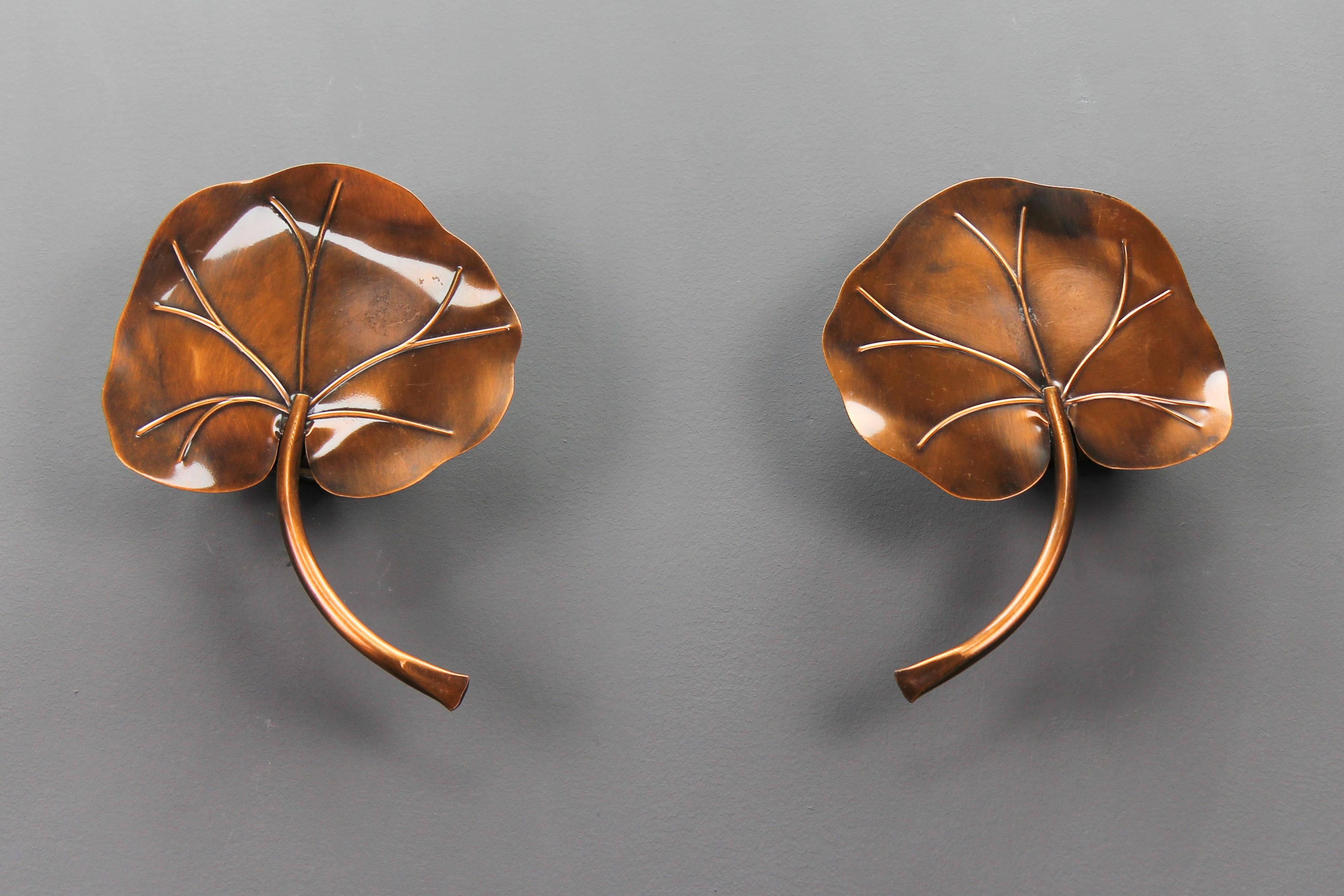20th Century Pair of French Mid-Century Modern Brass Water Lily Leaf-Shaped Sconces For Sale
