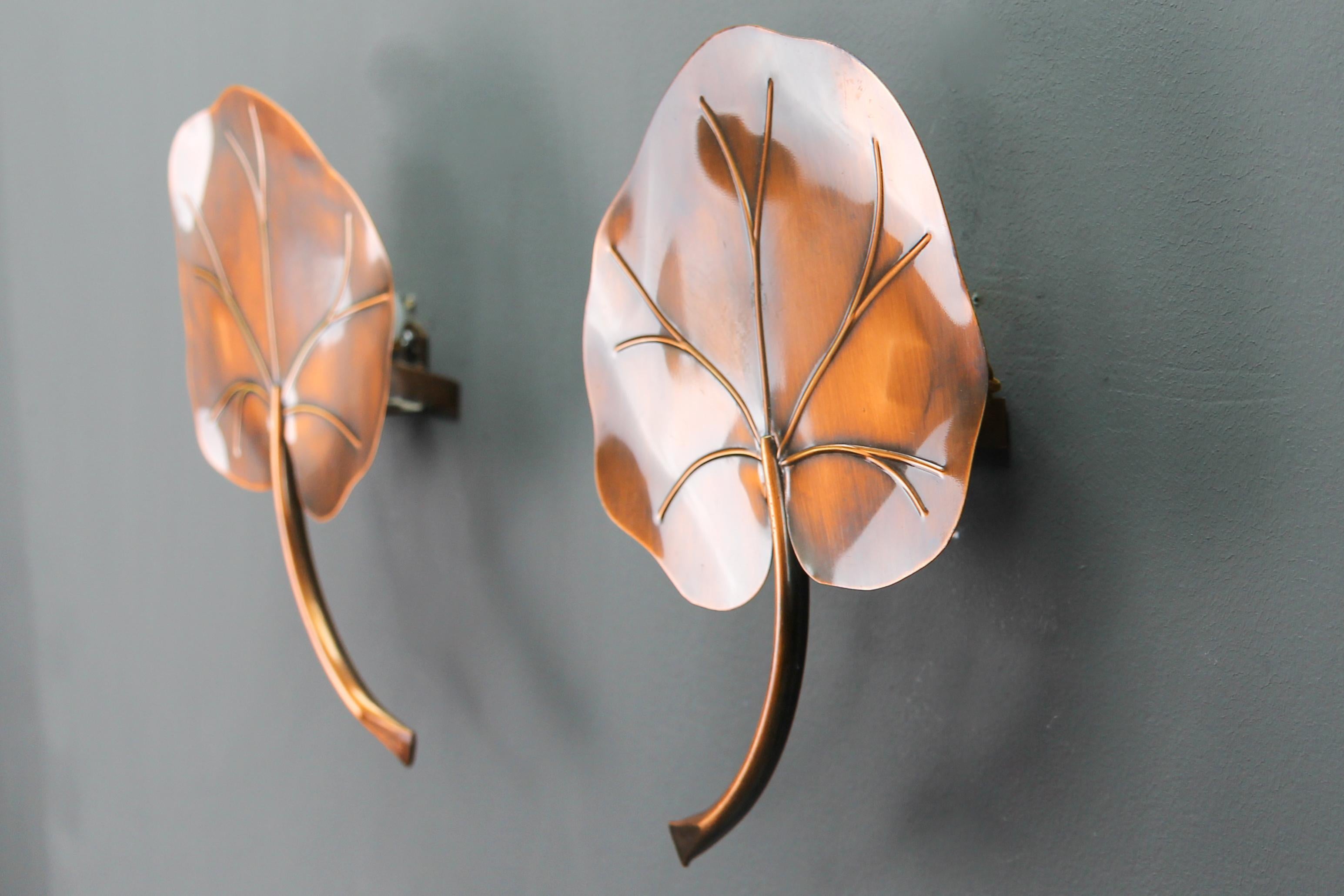 Pair of French Mid-Century Modern Brass Water Lily Leaf-Shaped Sconces For Sale 1