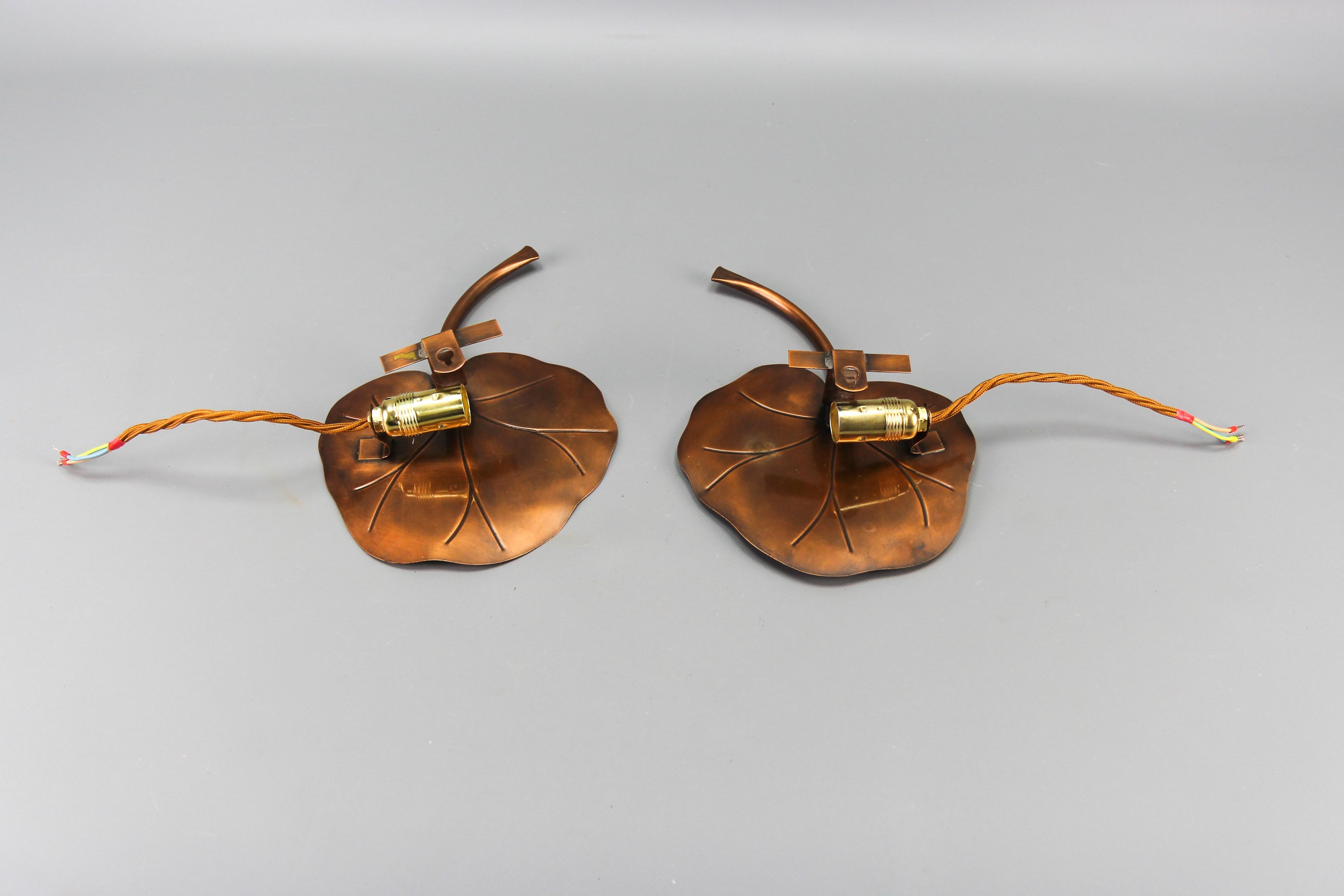 Pair of French Mid-Century Modern Brass Water Lily Leaf-Shaped Sconces For Sale 5