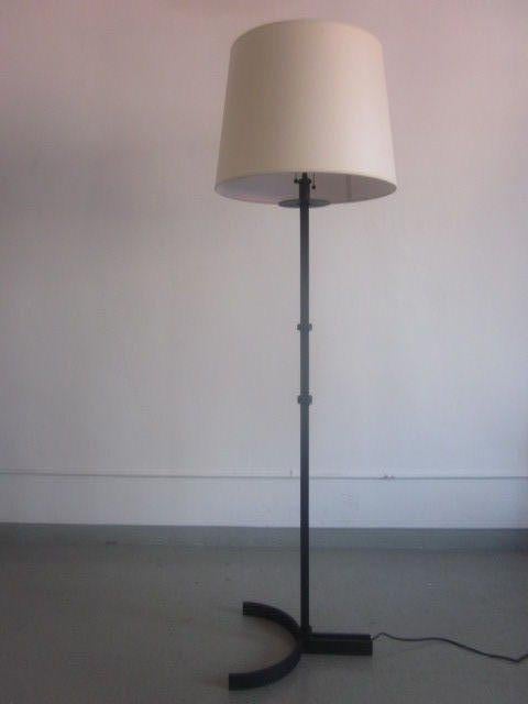 Rare Pair of French Mid-Century Modern Iron Floor Lamps in Style of Disderot In Good Condition For Sale In New York, NY