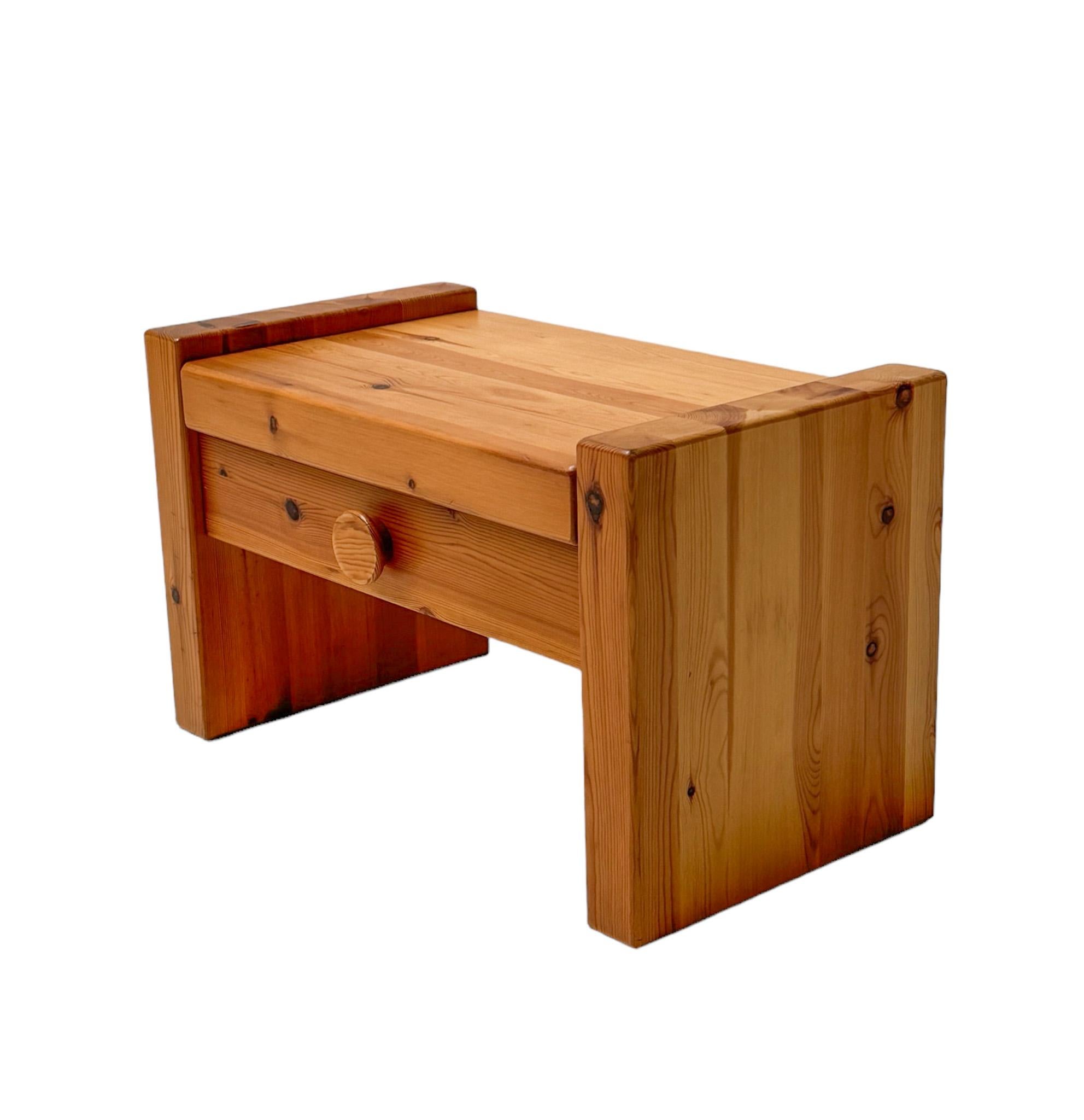 Pair of French Mid-Century Modern Nightstands or Bedside Tables, 1970s 5