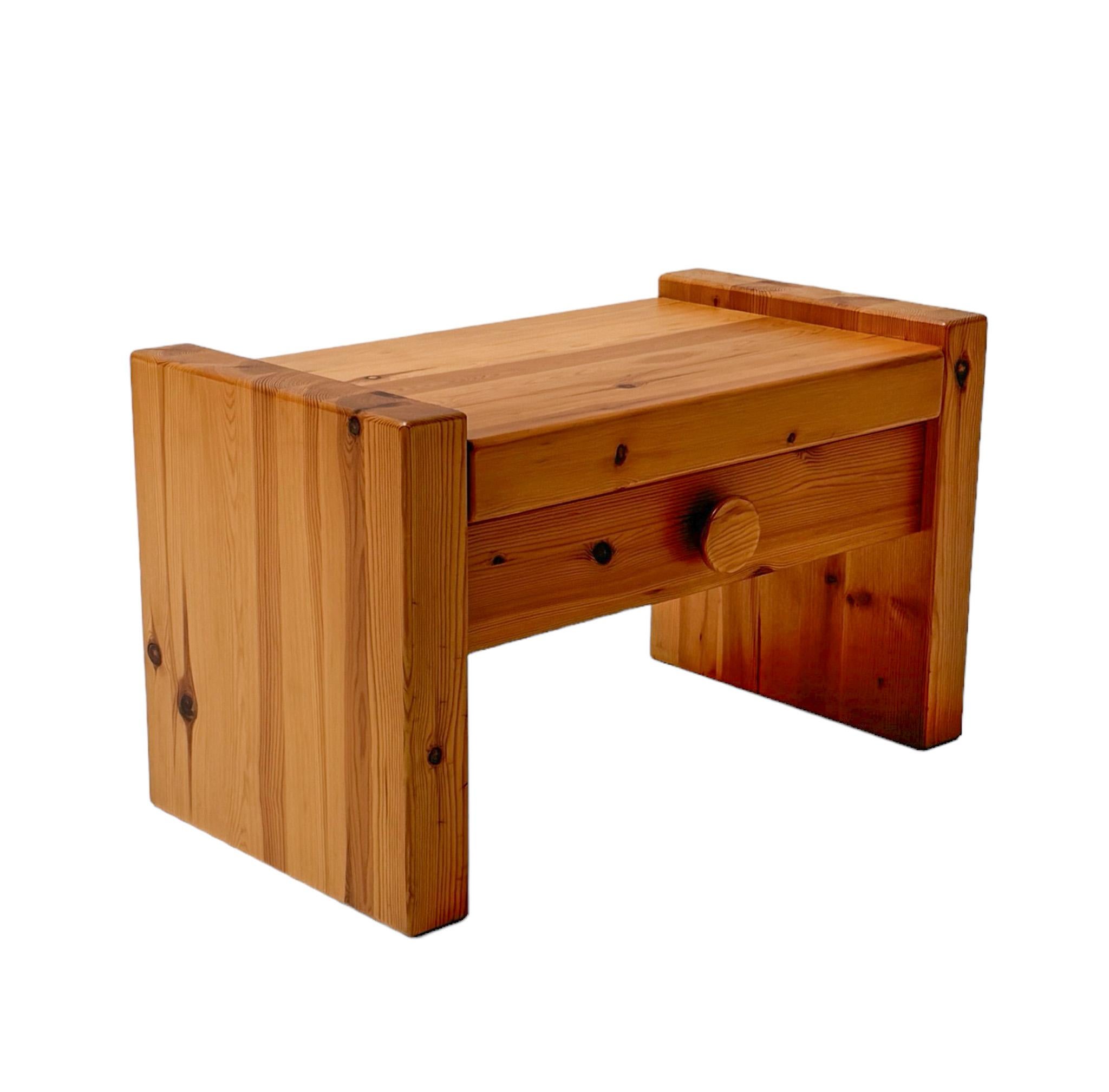 Pair of French Mid-Century Modern Nightstands or Bedside Tables, 1970s 6
